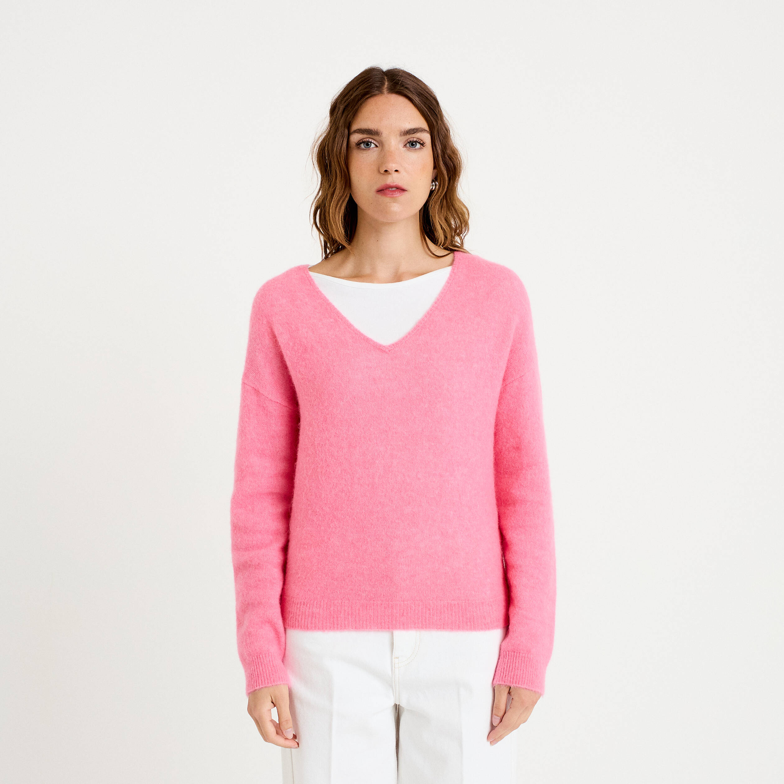 Pull avec col en V rose vif femme