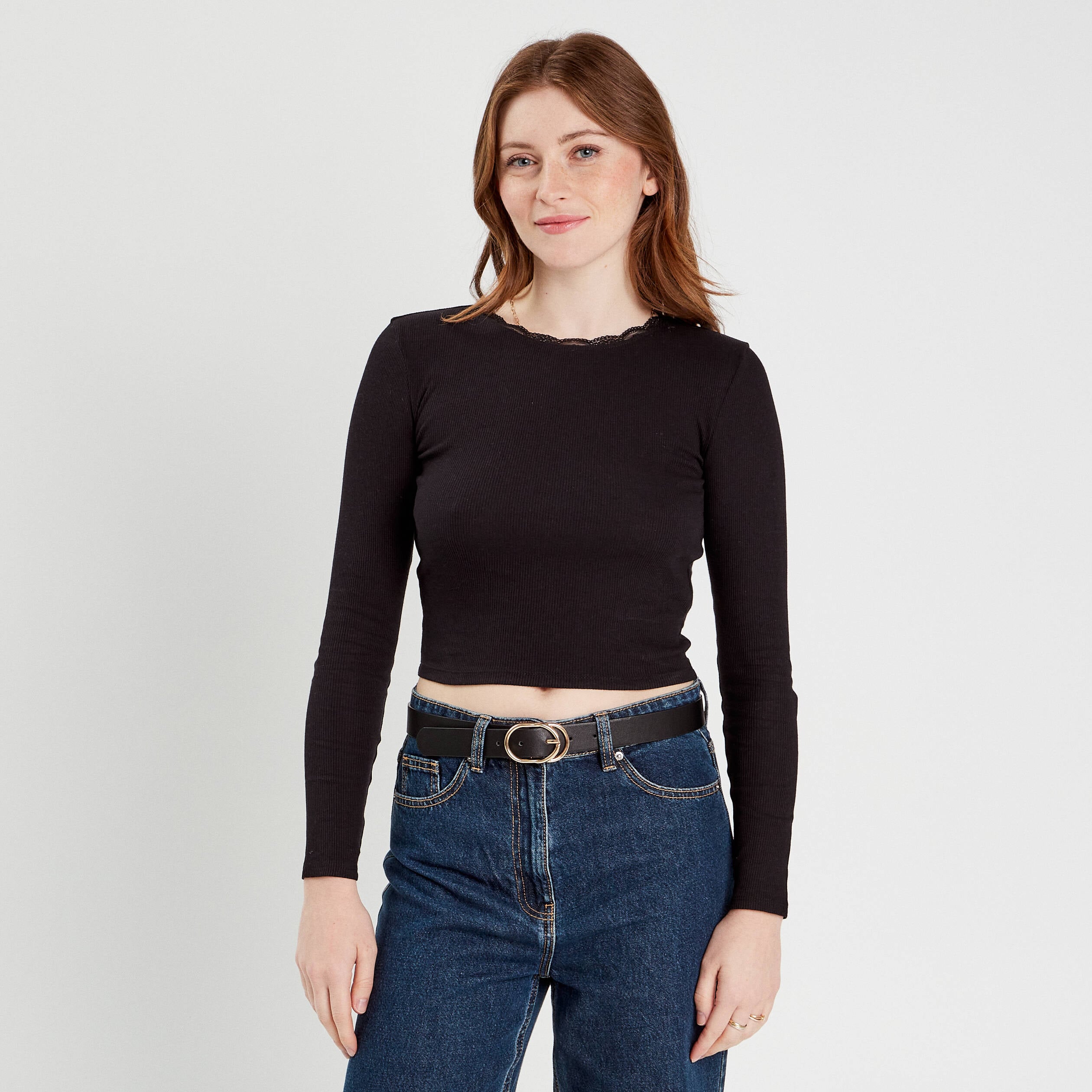 T-shirt cropped c&ocirc;tel&eacute; noir femme