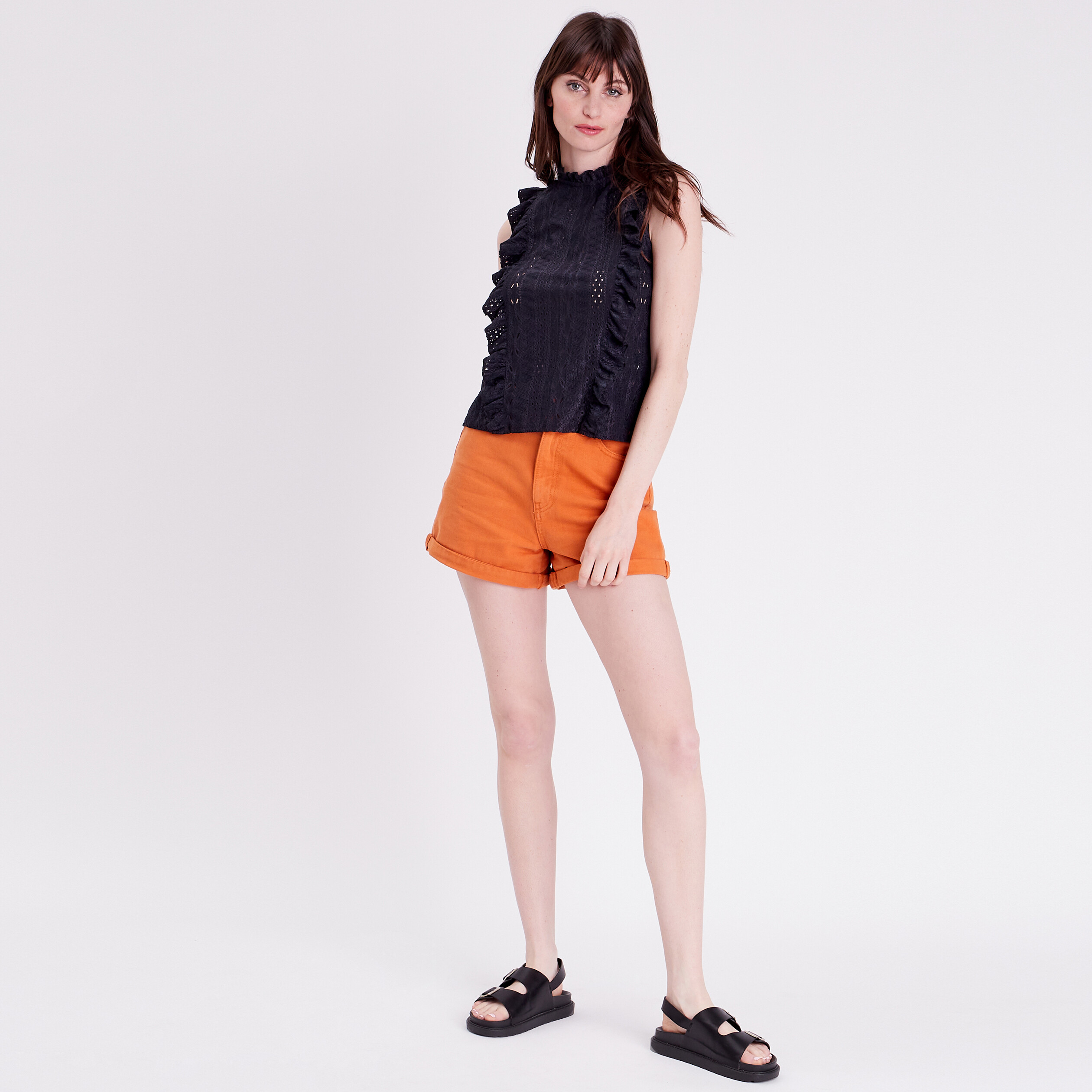 blouse brodee avec volants noir femme Blouse brodée avec volants noir femme