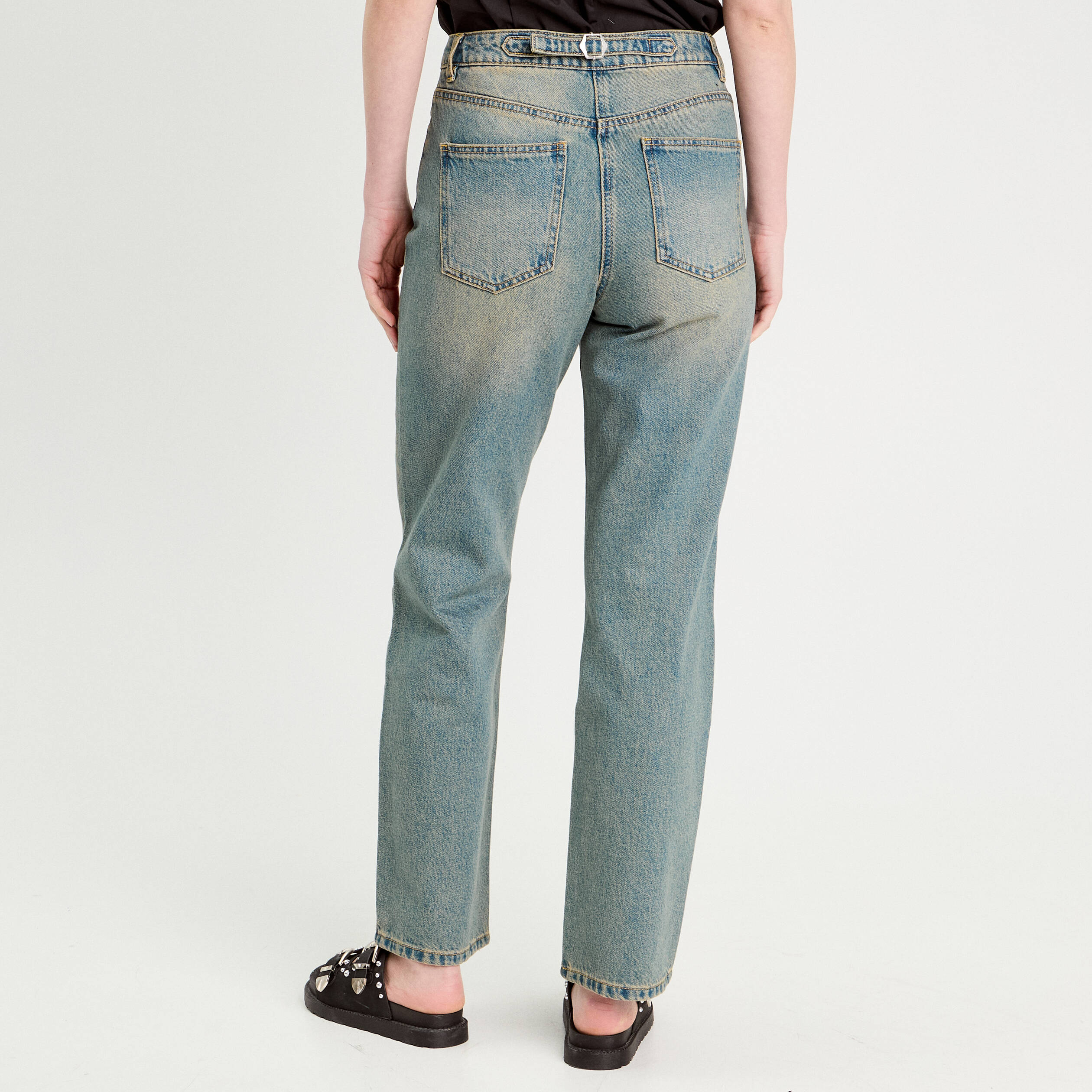 Jeans droit sangle arri&egrave;re denim bleach femme