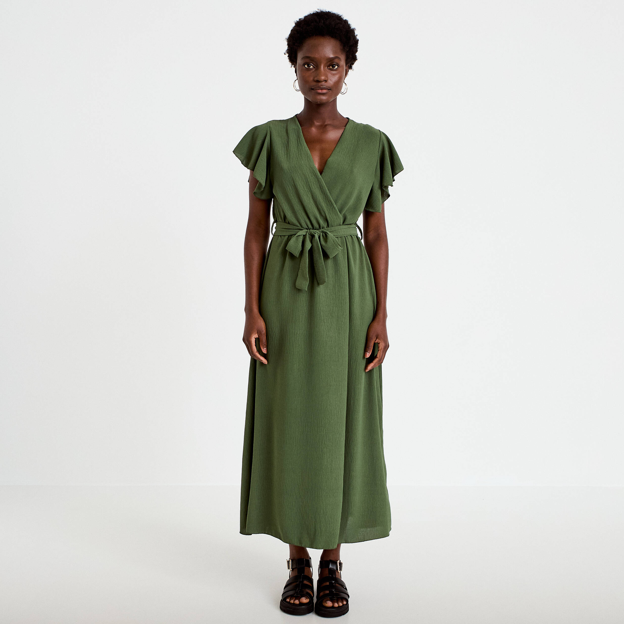 Robe longue &eacute;vas&eacute;e manches courtes vert kaki femme