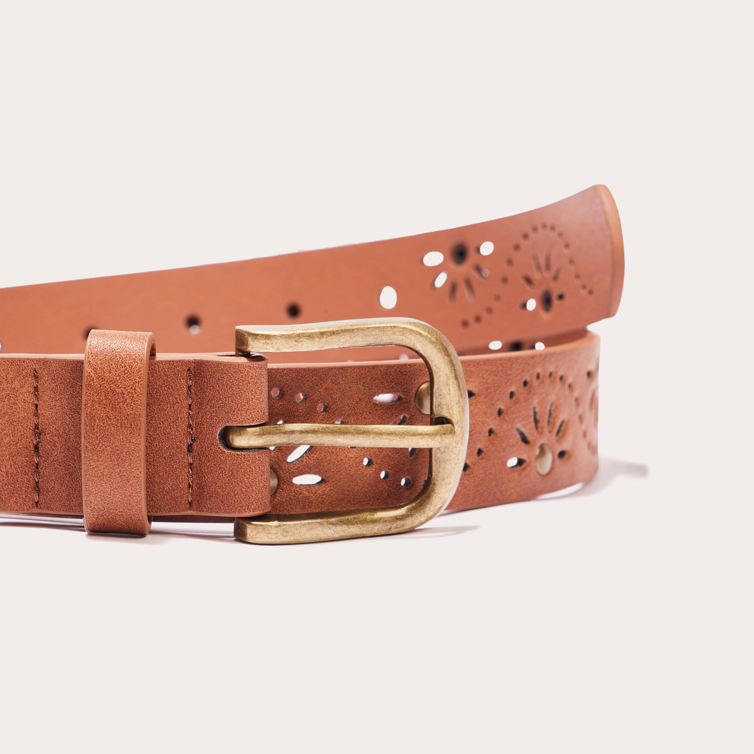 ceinture perforee et cloutee camel femme Ceinture perforée et cloutée camel femme