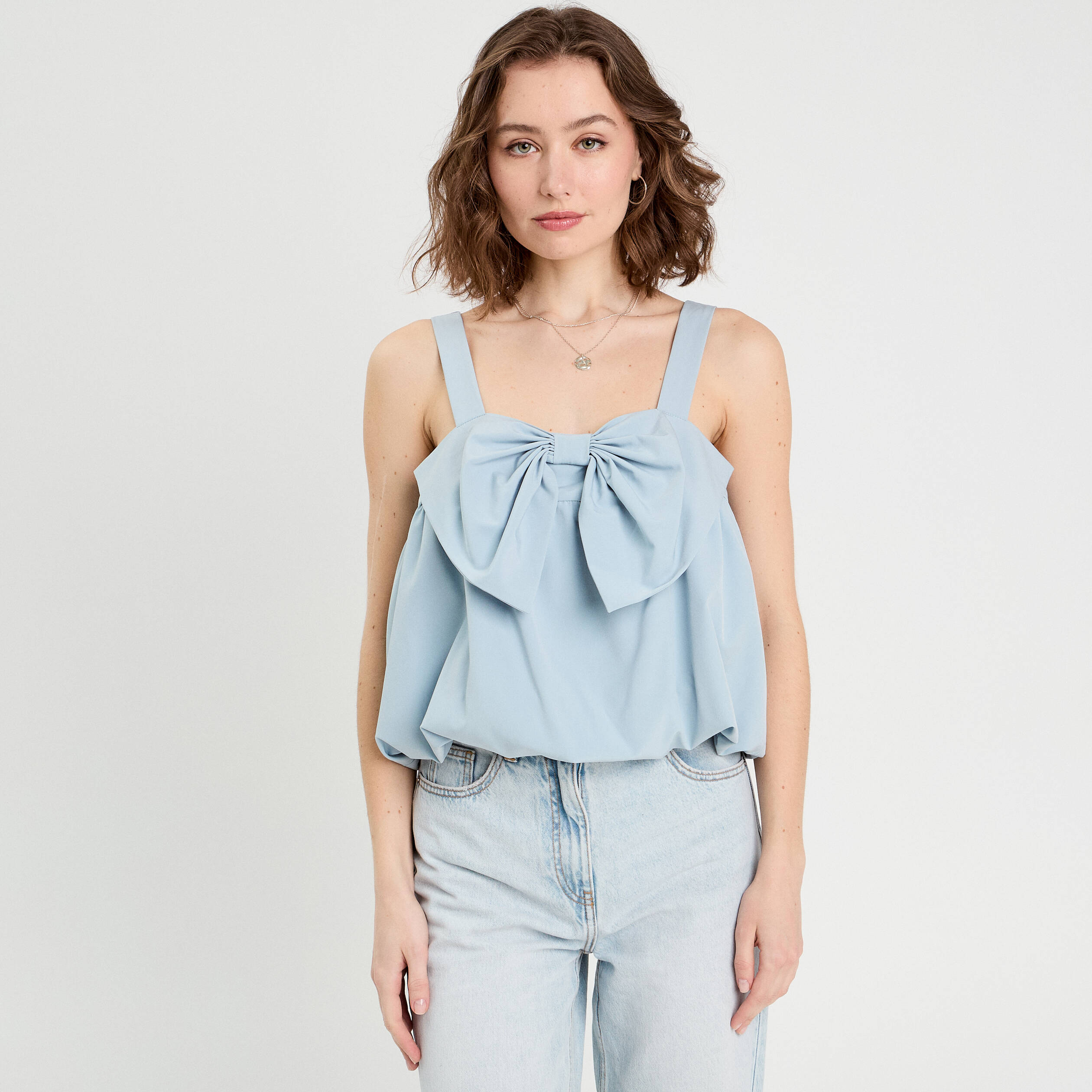 debardeur effet boule et noeud bleu clair femme Débardeur effet boule et noeud bleu clair femme