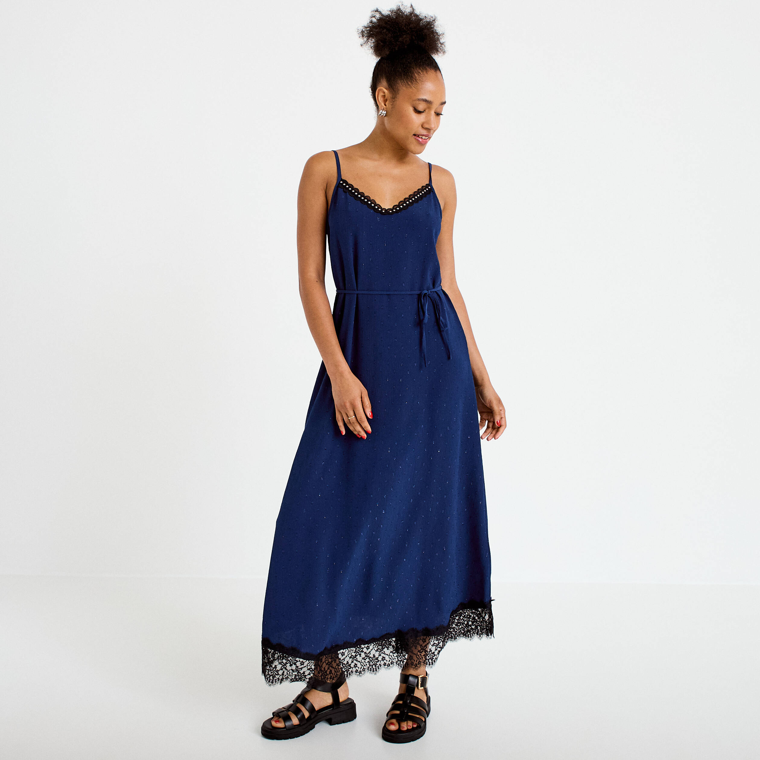 Robe longue &eacute;vas&eacute;e col v dentelle bleu marine femme