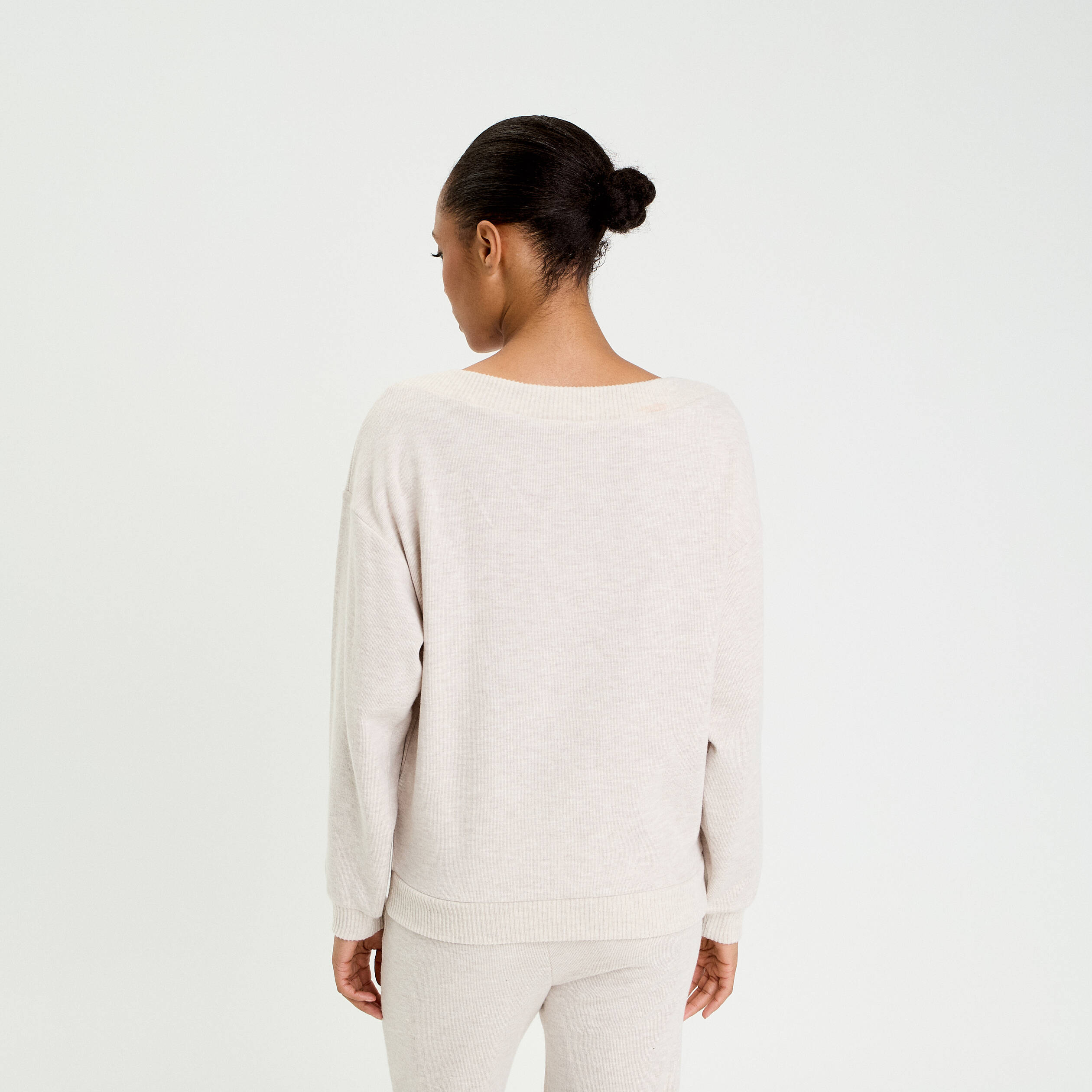 Sweat duveteux col rond manches longues sable femme
