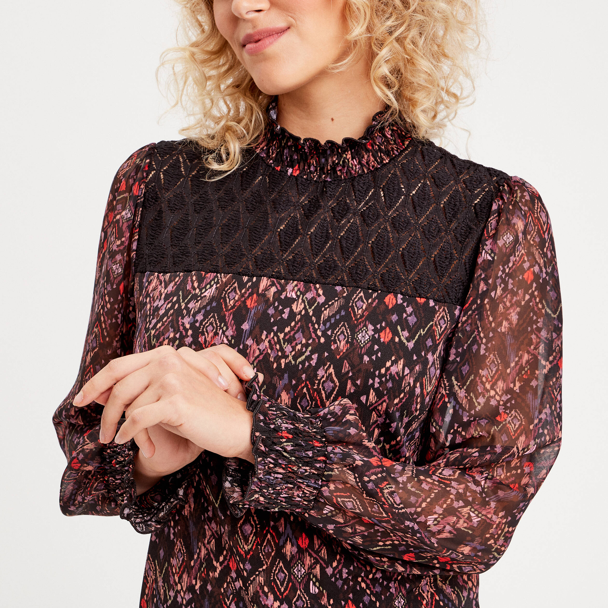 blouse col montant smocke noir femme Blouse col montant smocké noir femme