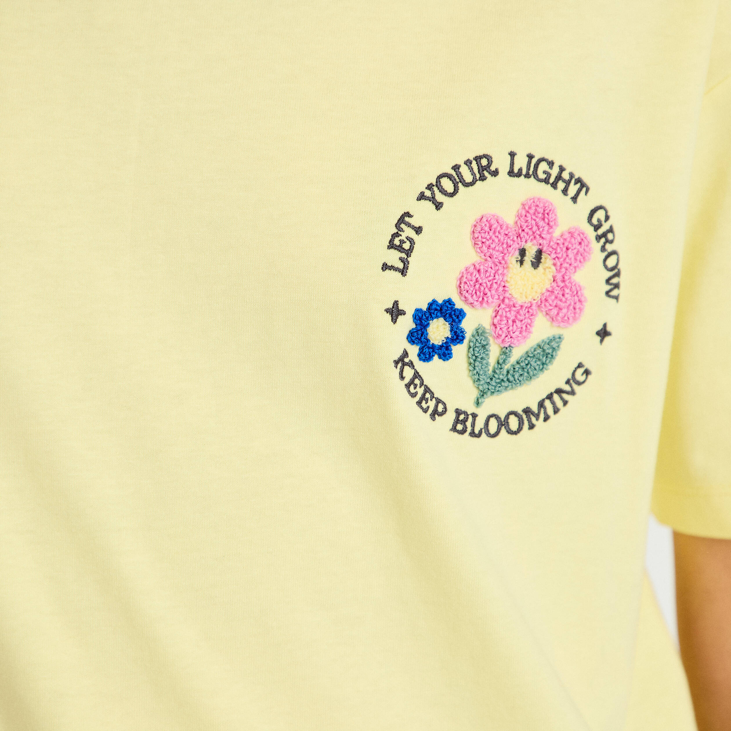 T-shirt bouclettes manches courtes jaune pastel femme