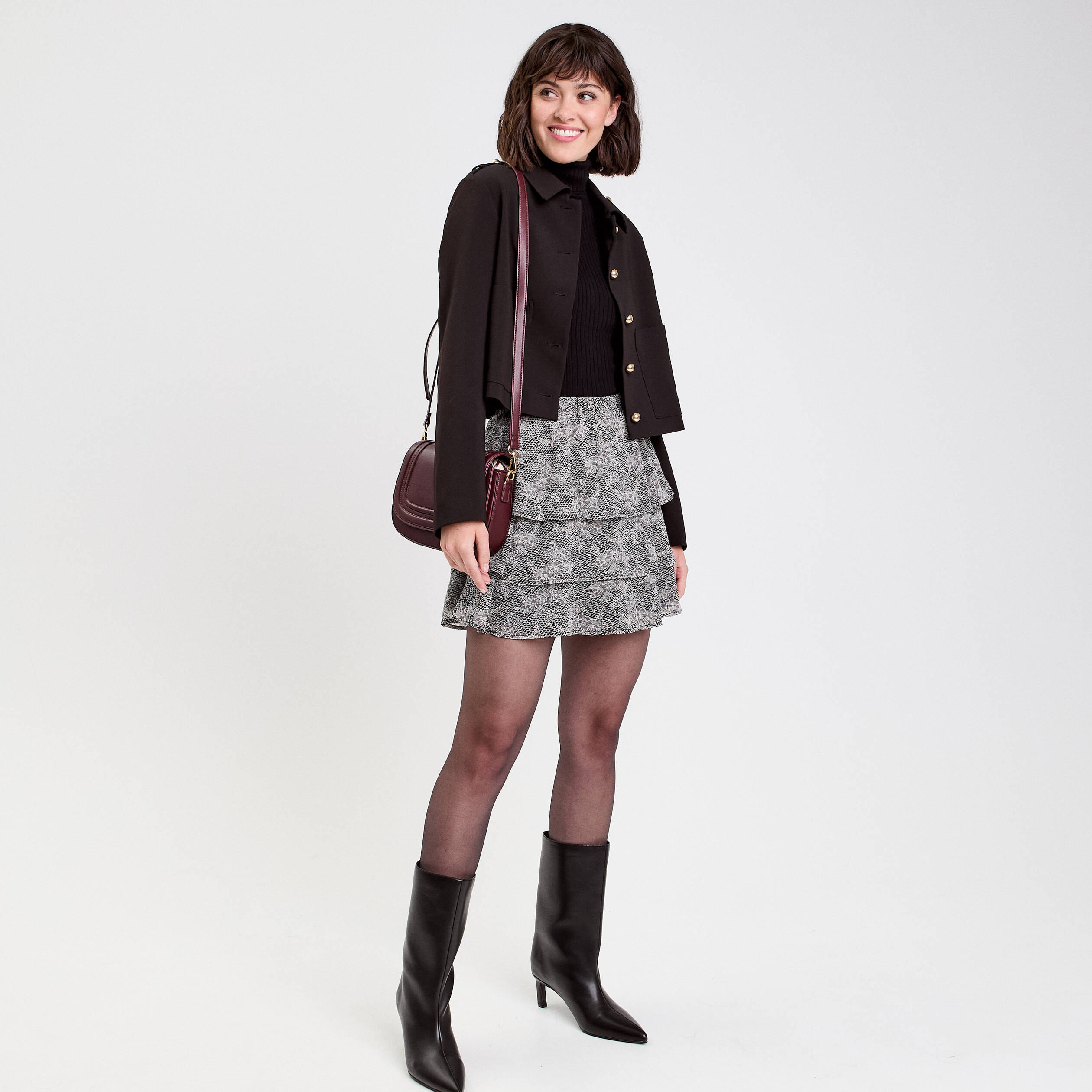 Veste droite courte col classique noir femme