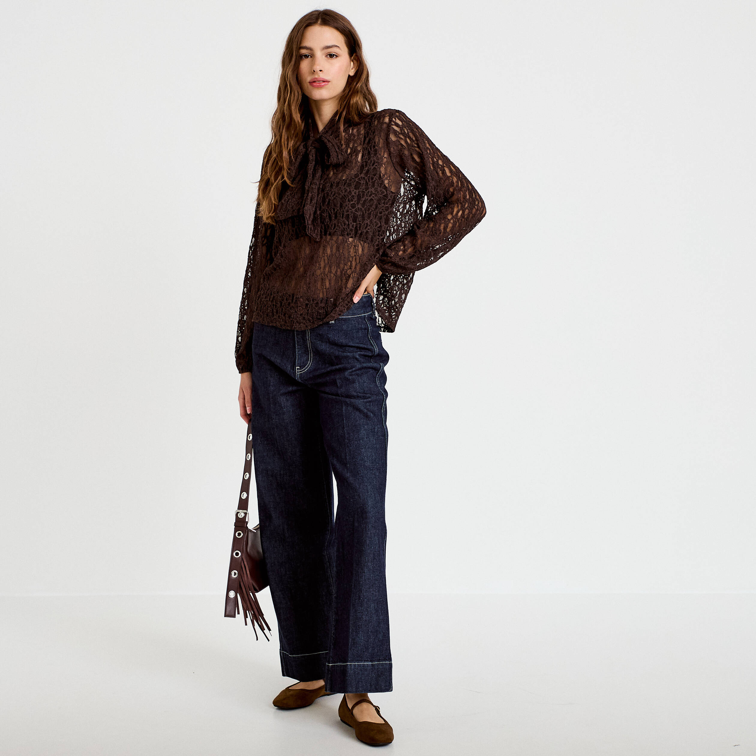 Blouse droite col montant dentelle marron fonc&eacute; femme