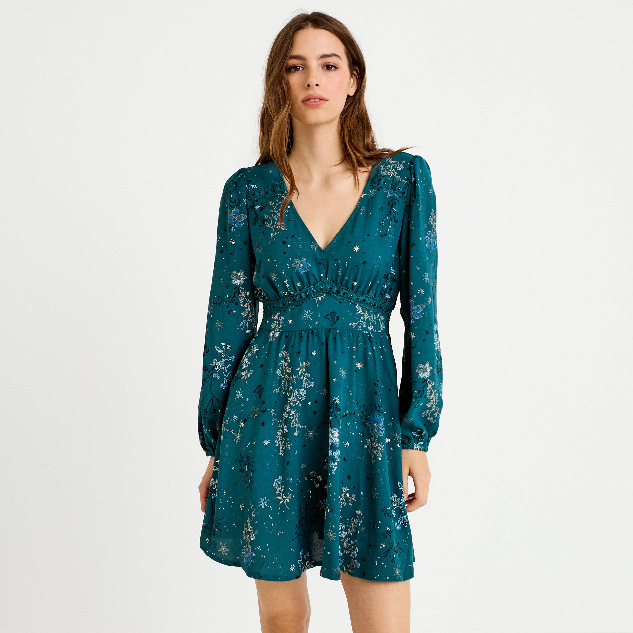 Robe courte &eacute;vas&eacute;e col v manches longues vert femme