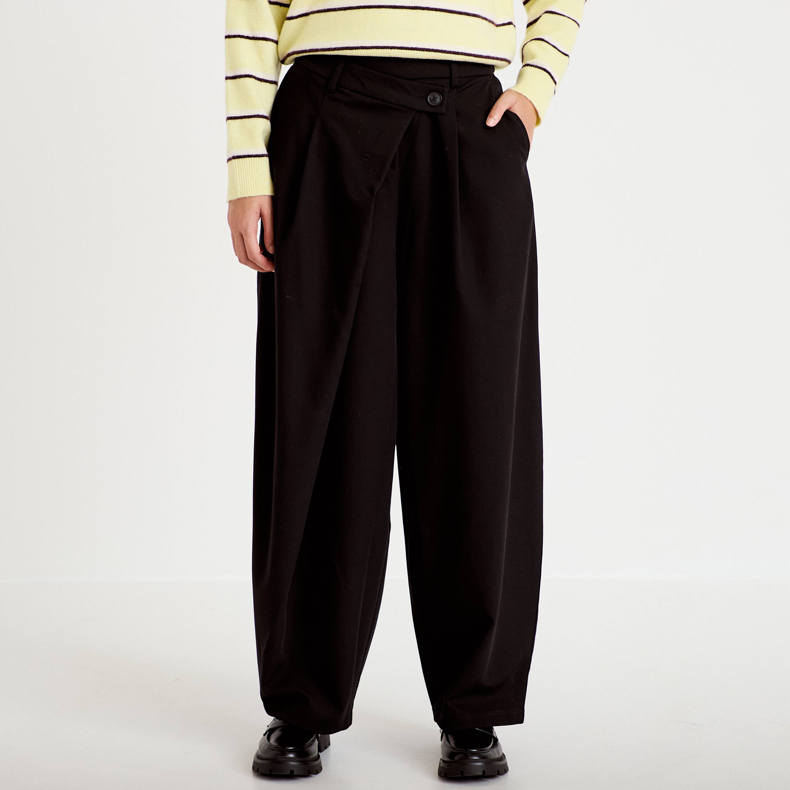Pantalon bootcut taille basse noir femme