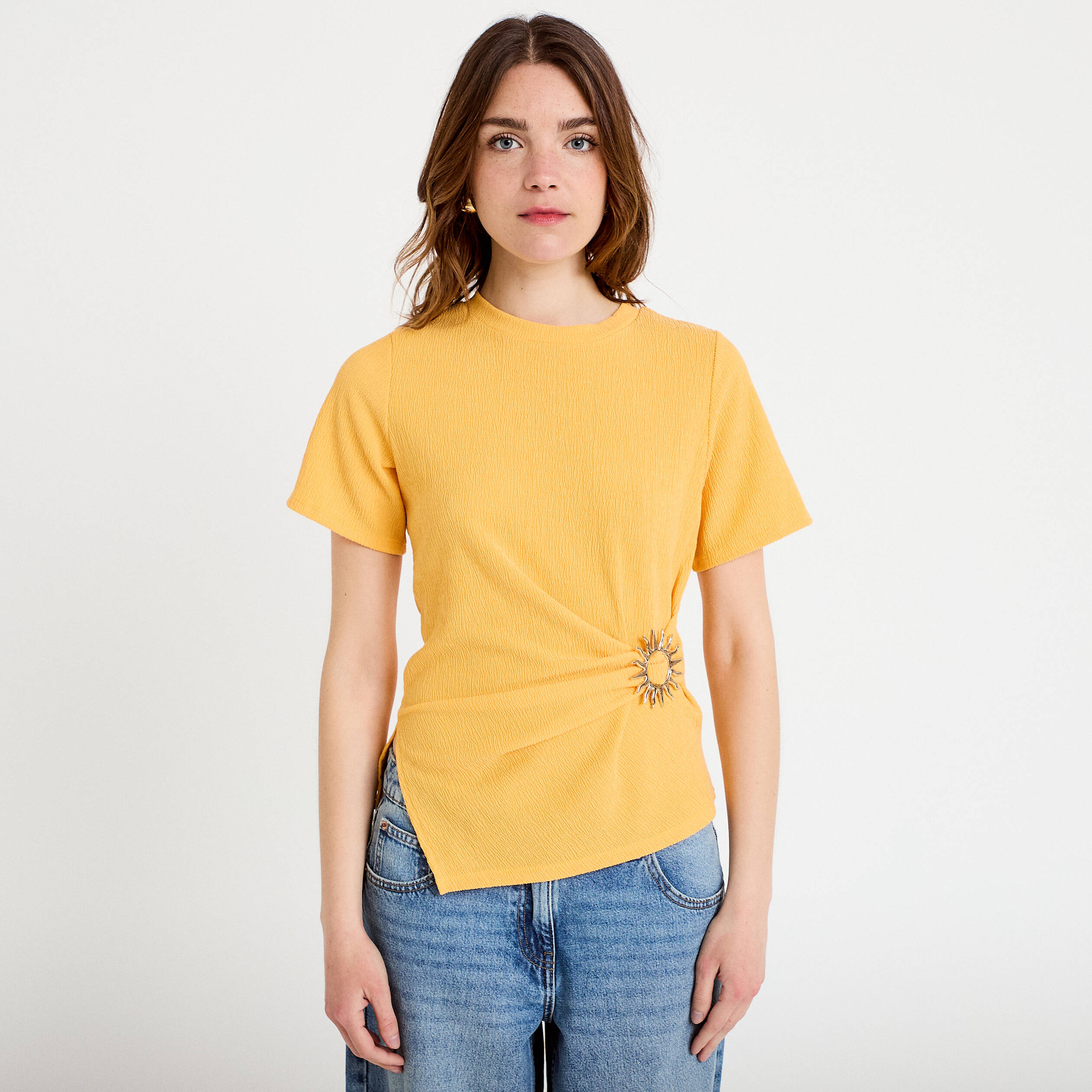 T-shirt cintr&eacute; col rond manches courtes orange clair femme