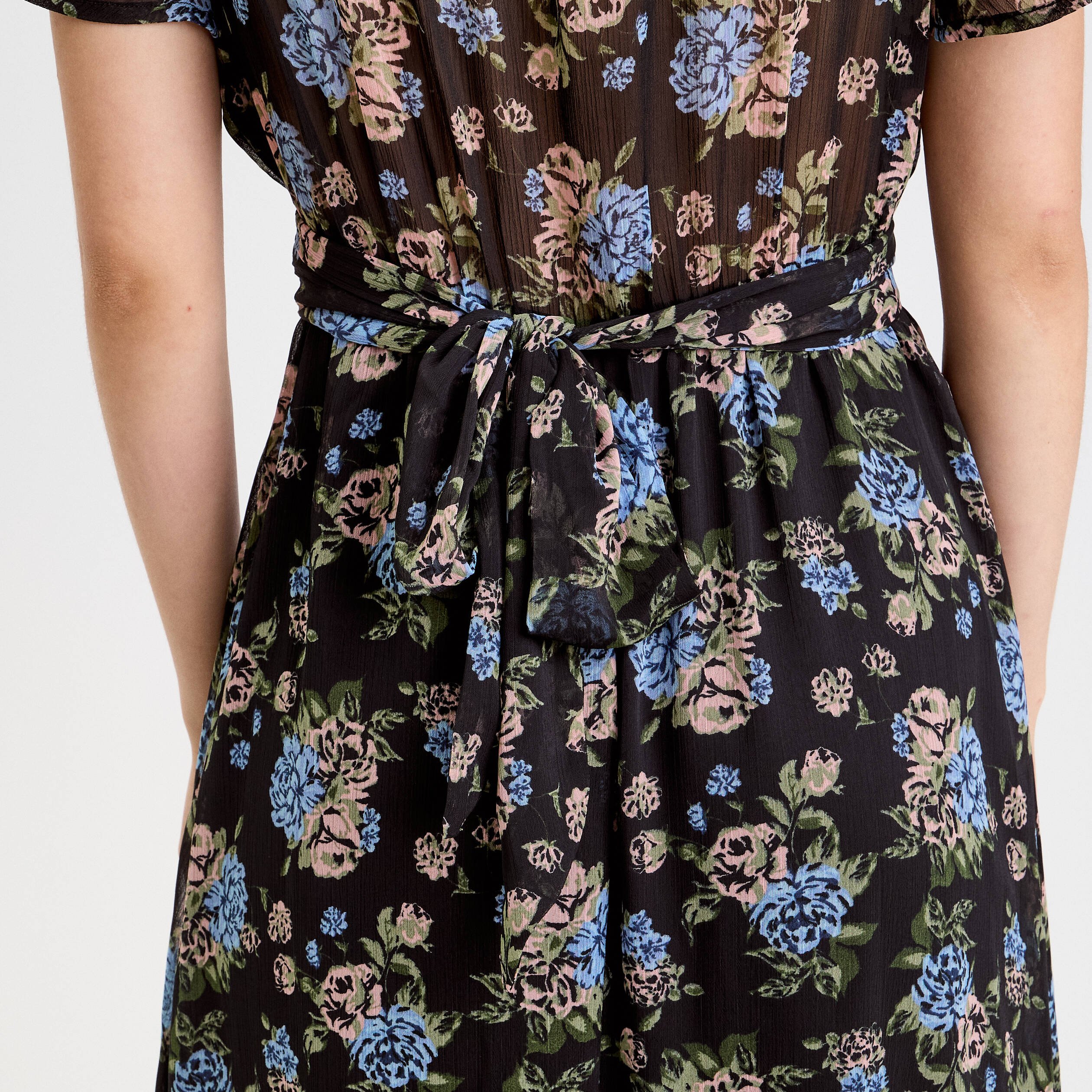 robe evasee col v manches courtes noir femme Robe évasée col v manches courtes noir femme