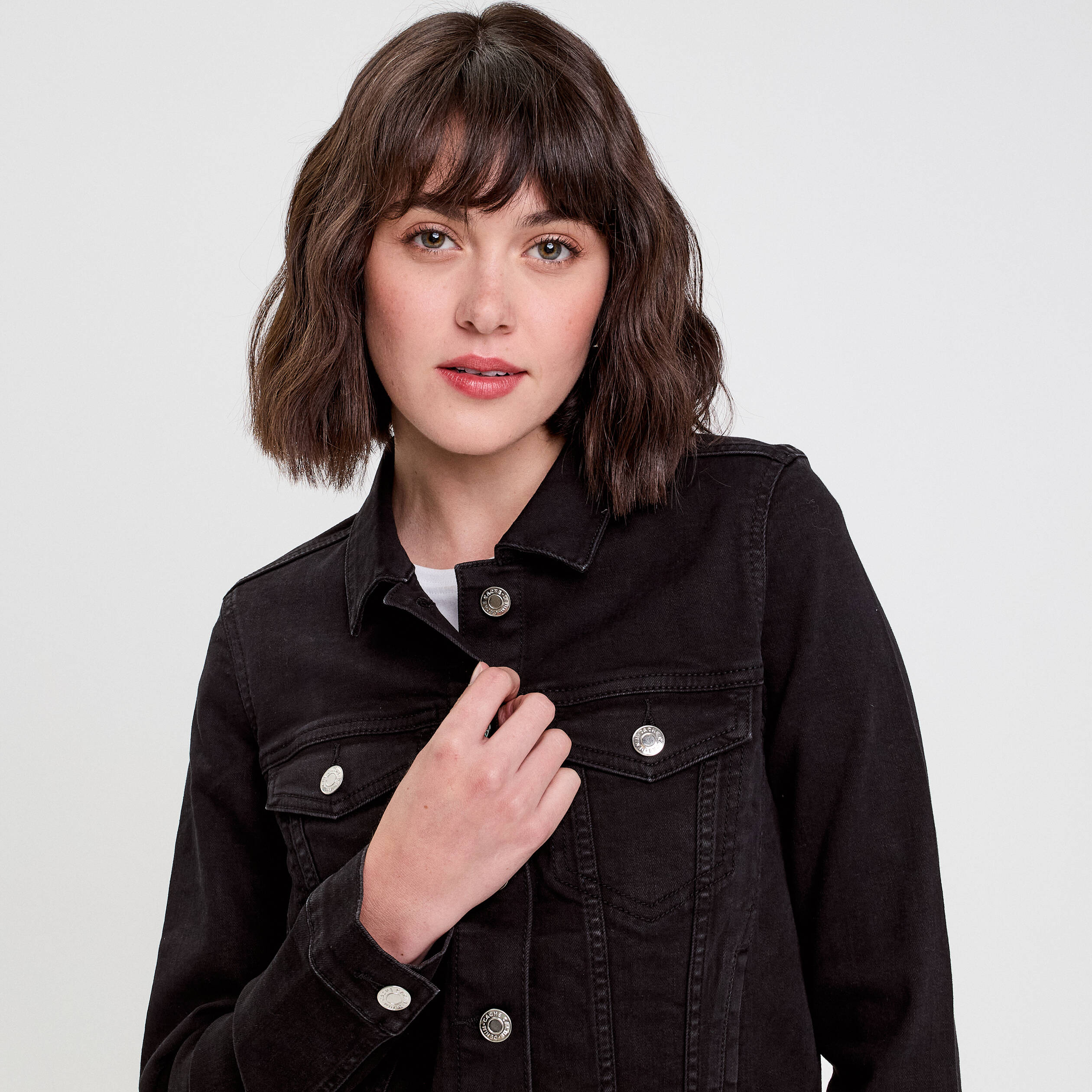 Veste droite boutonnée en jean noir femme