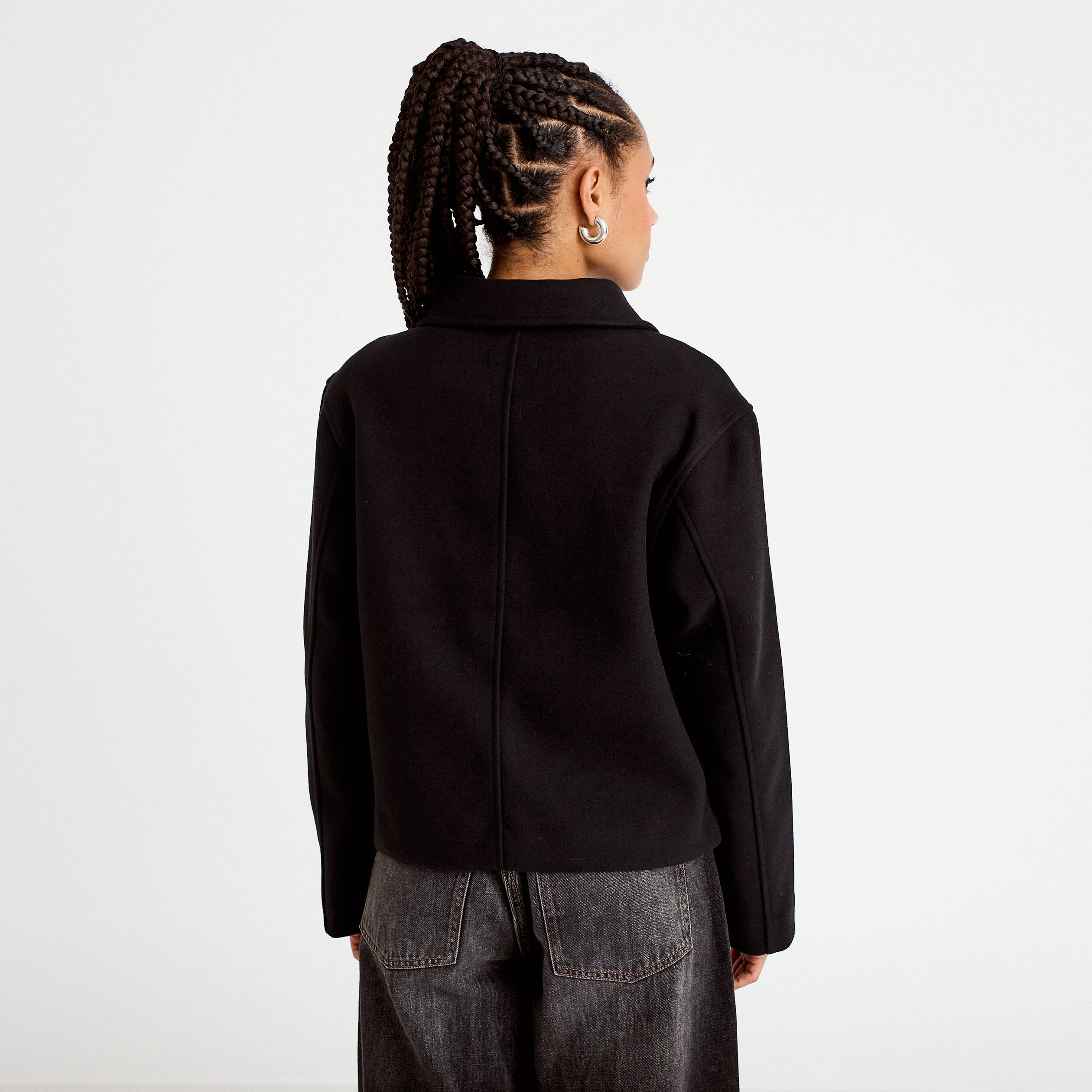 Veste droite courte col classique noir femme
