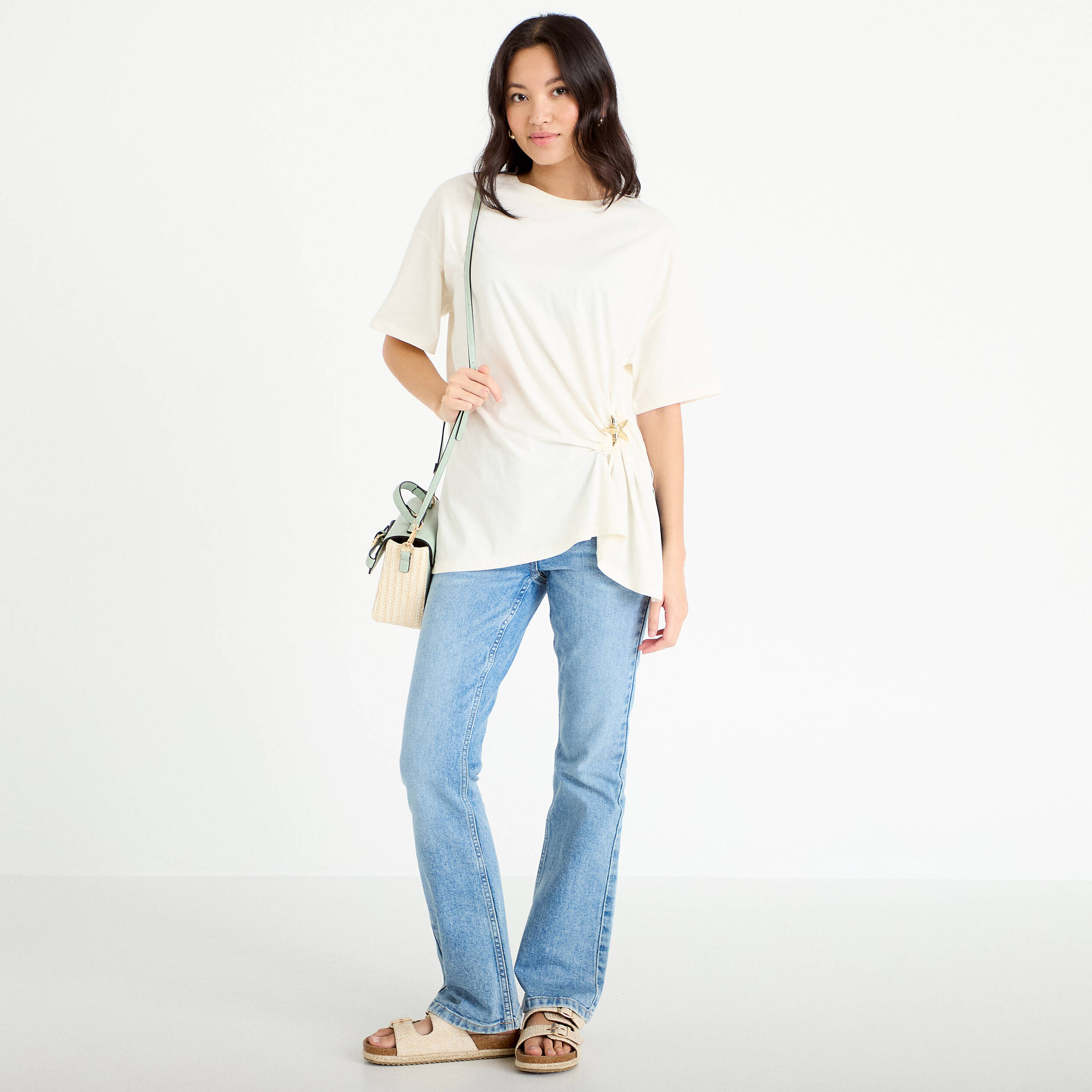 T-shirt &agrave; fronces avec bijou ecru femme