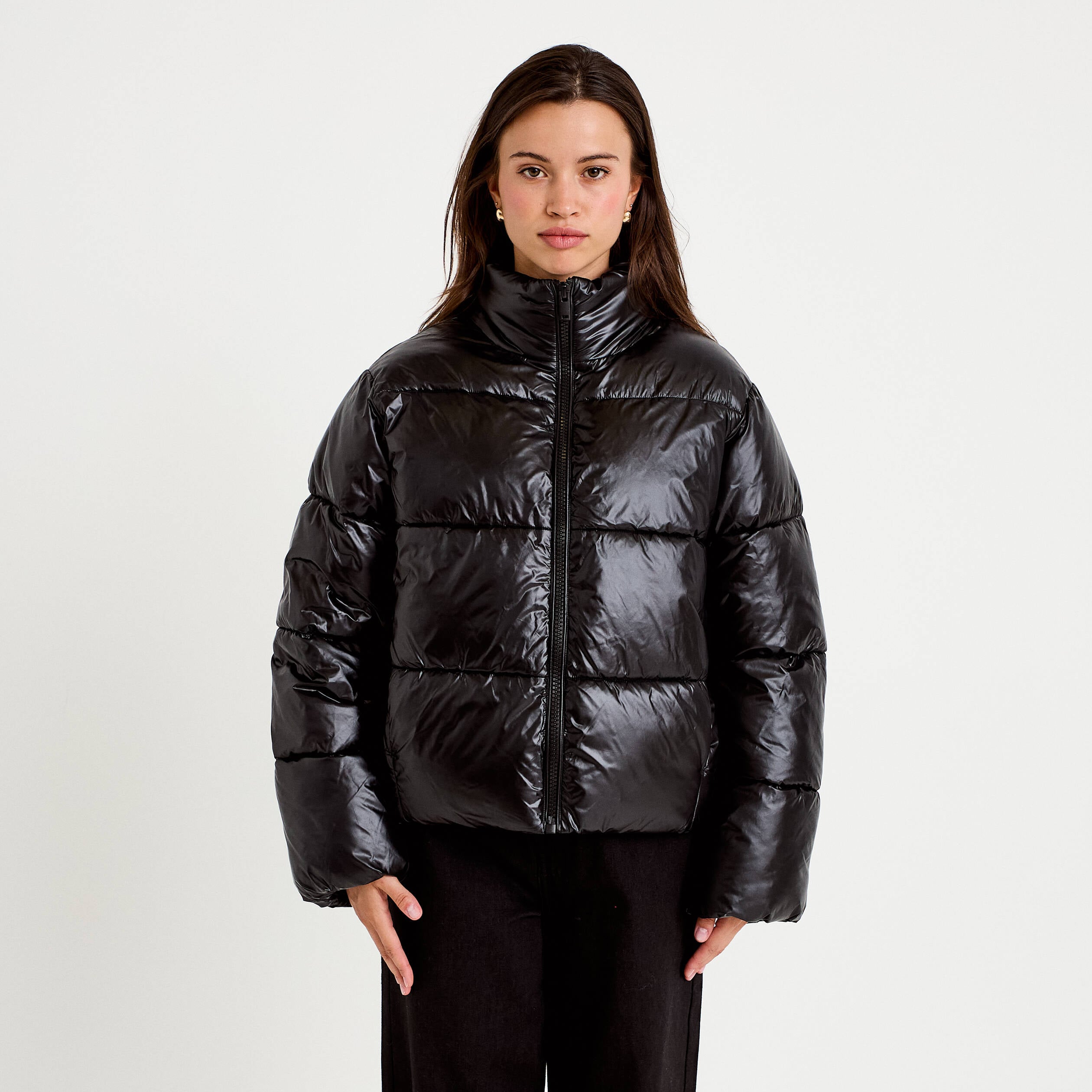 Doudoune col montant bas resserr&eacute; noir femme