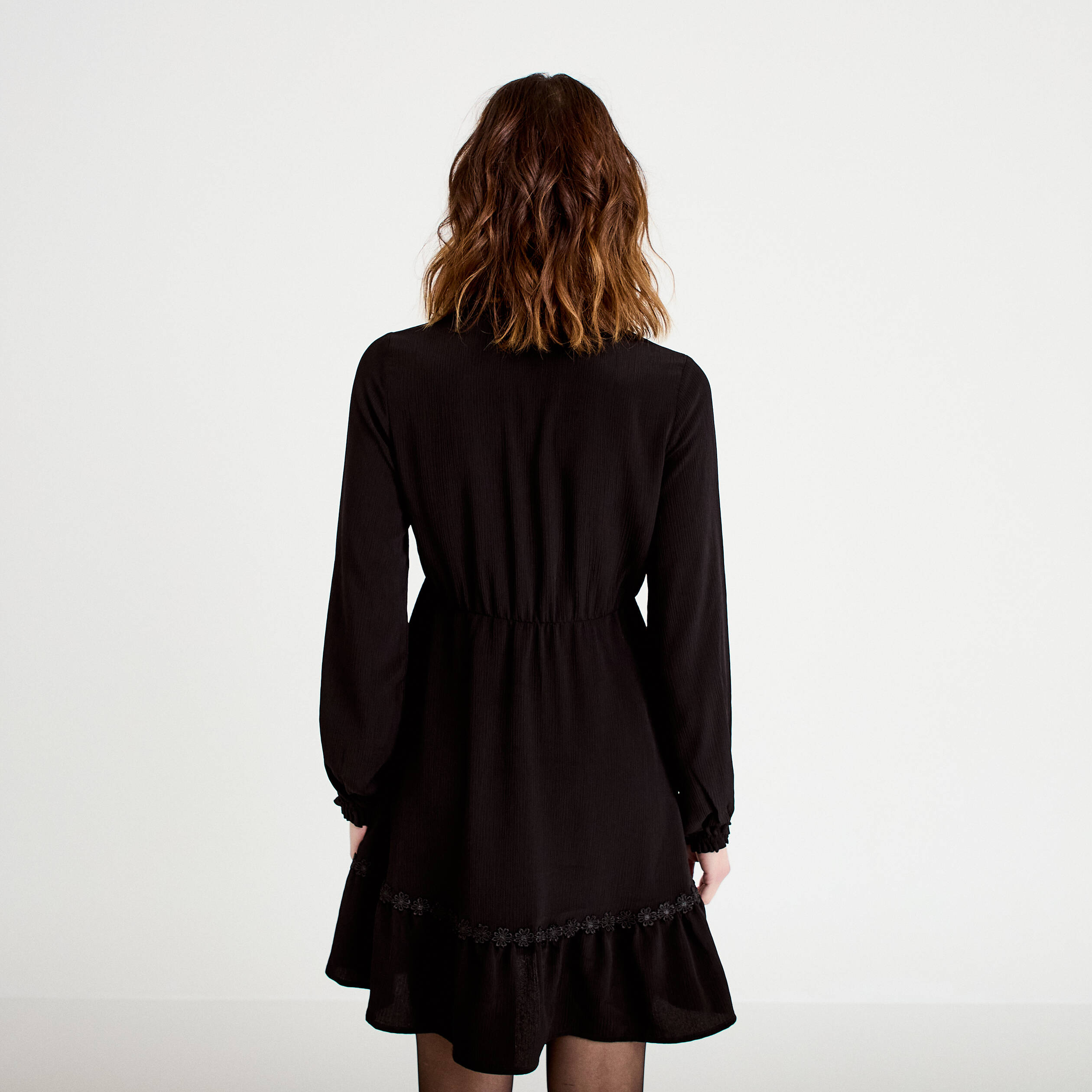 Robe &eacute;vas&eacute;e col v manches longues noir femme