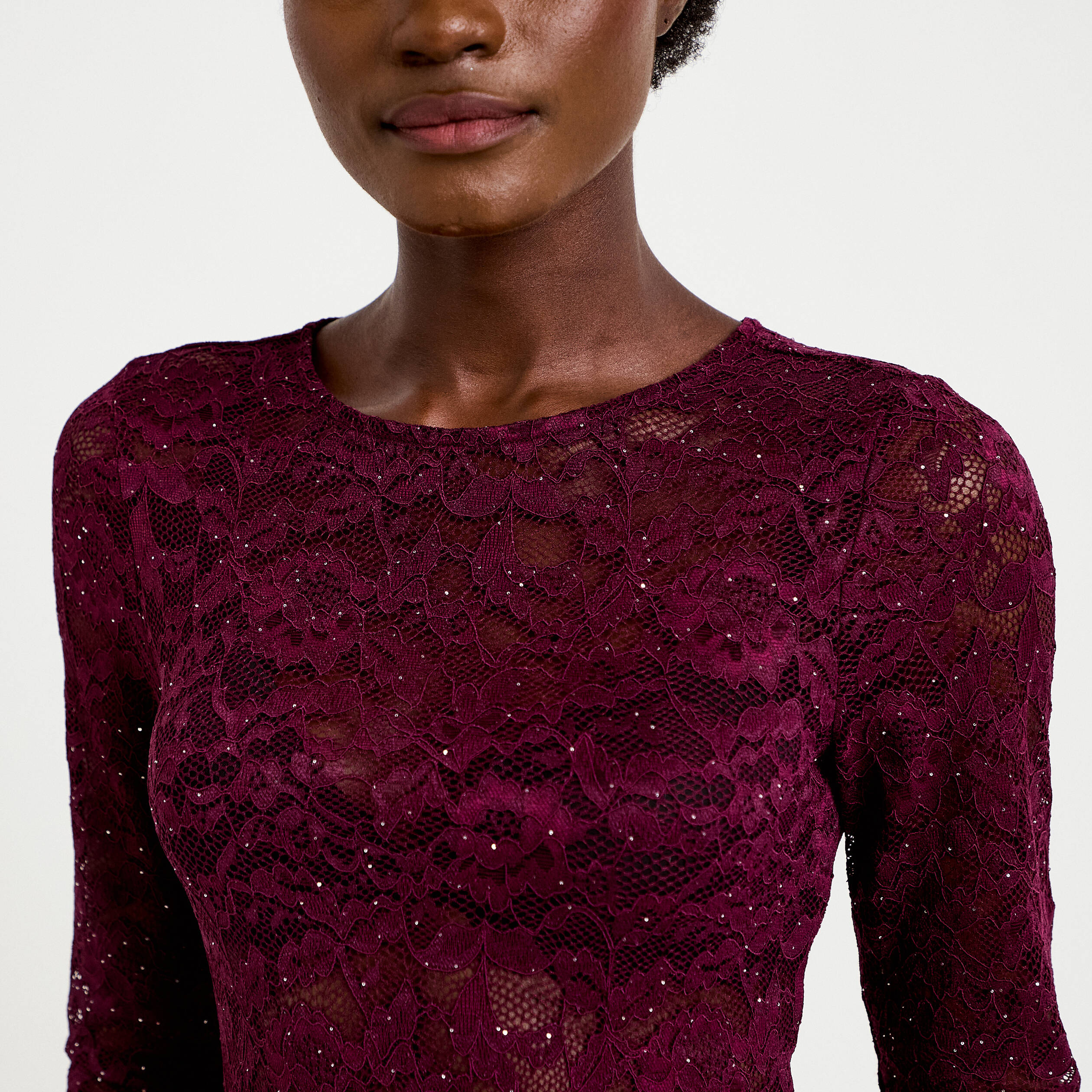 Top ajust&eacute; manches longues dentelle prune femme