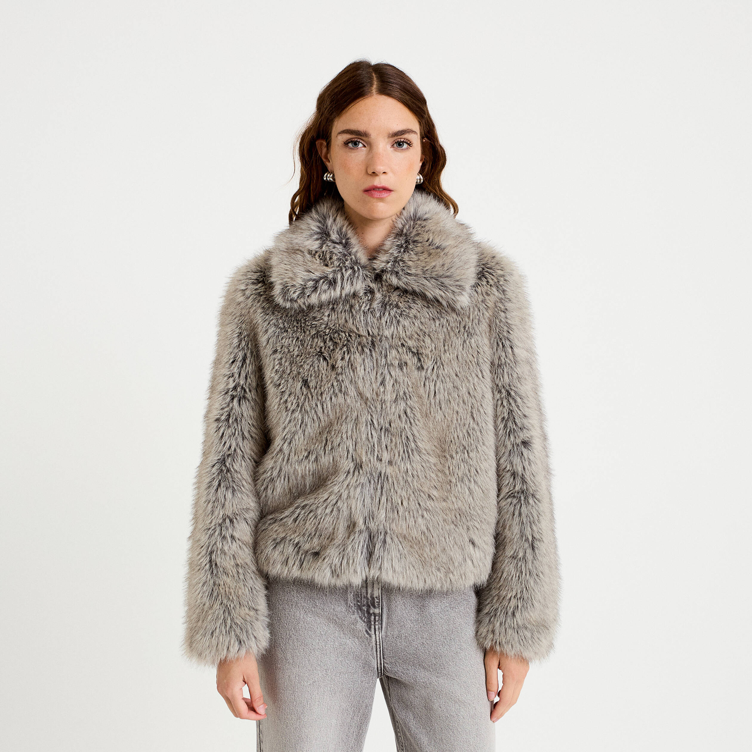 Veste courte en fausse fourrure gris clair femme
