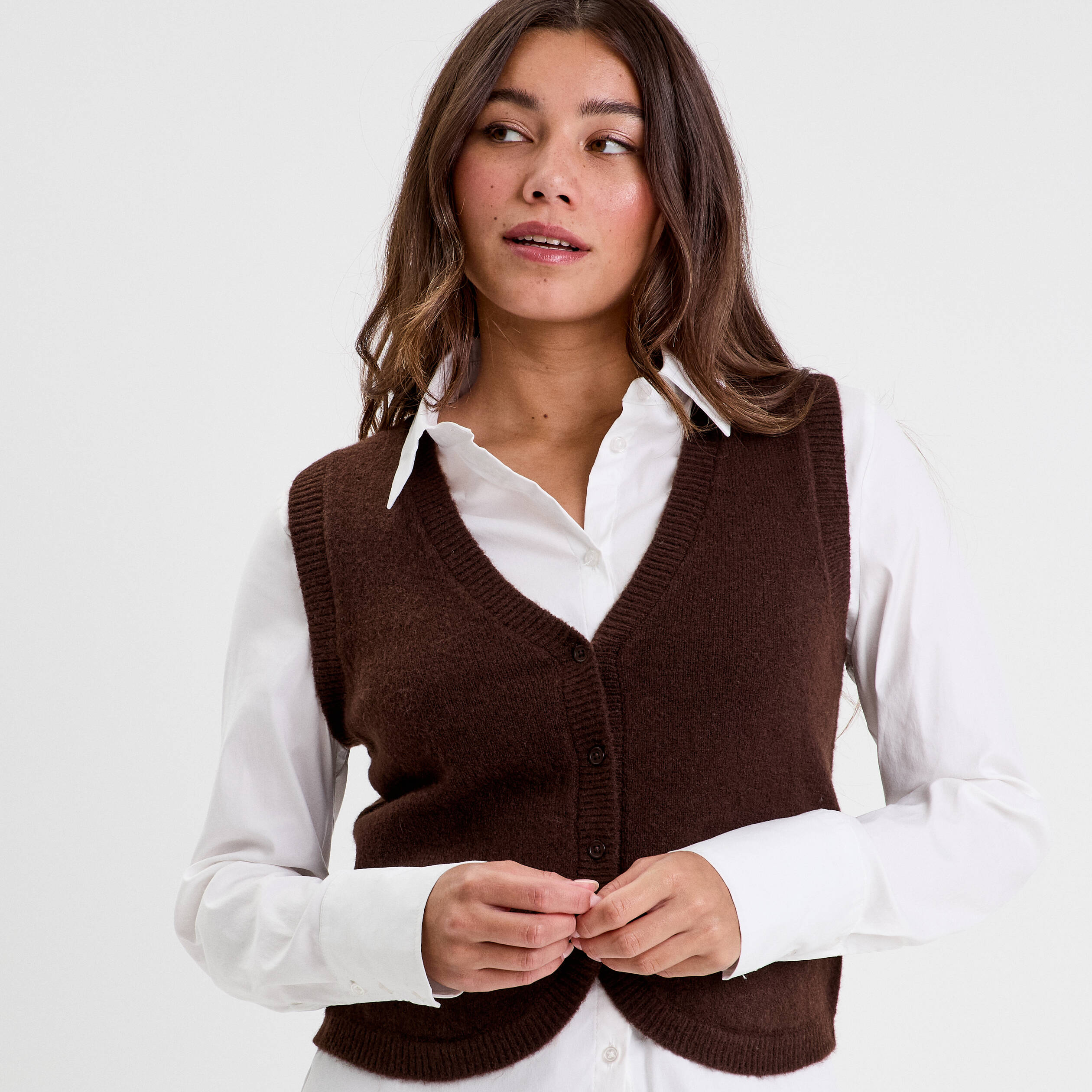 gilet sans manches ajuste marron fonce femme Gilet sans manches ajusté marron foncé femme