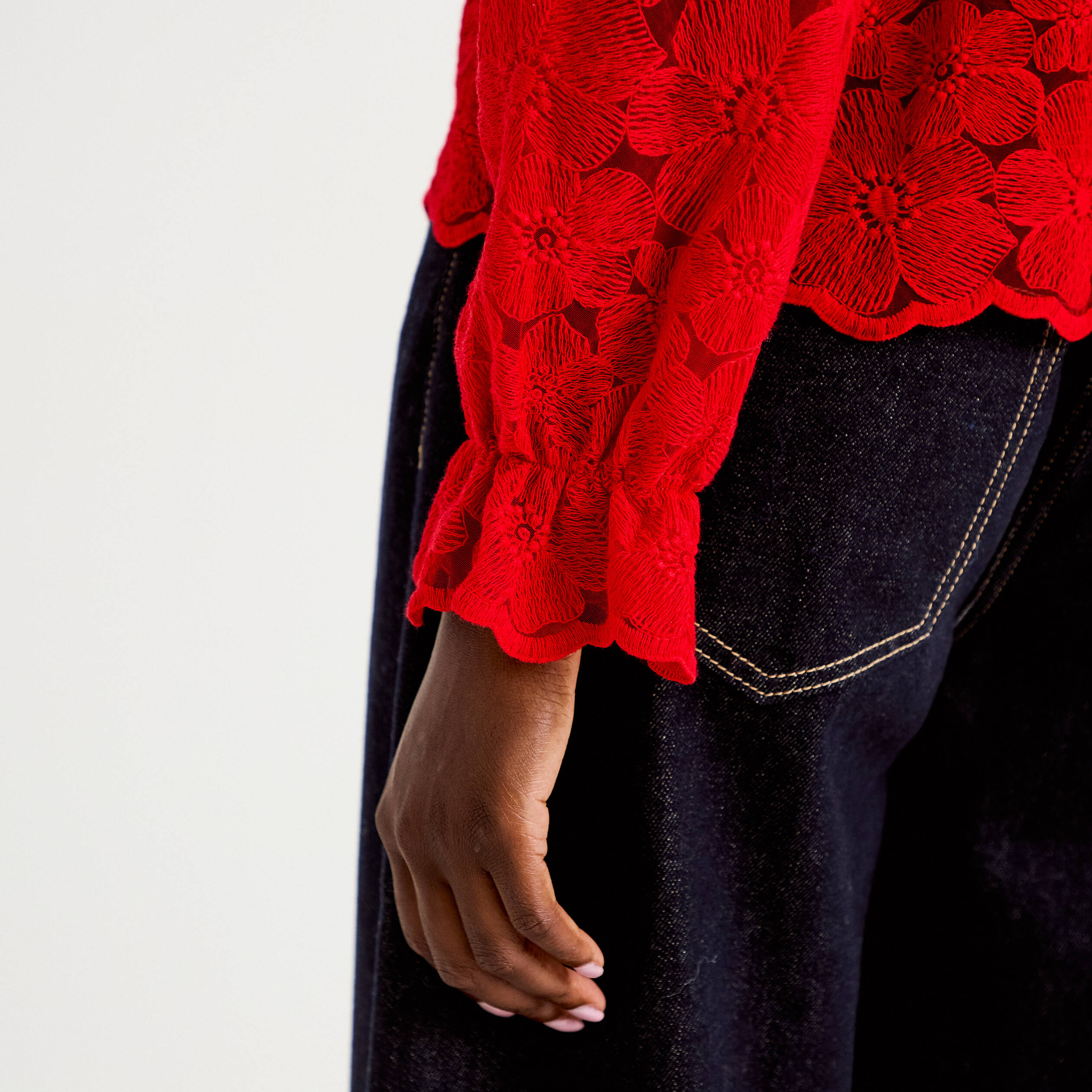Blouse droite col v en dentelle rouge femme