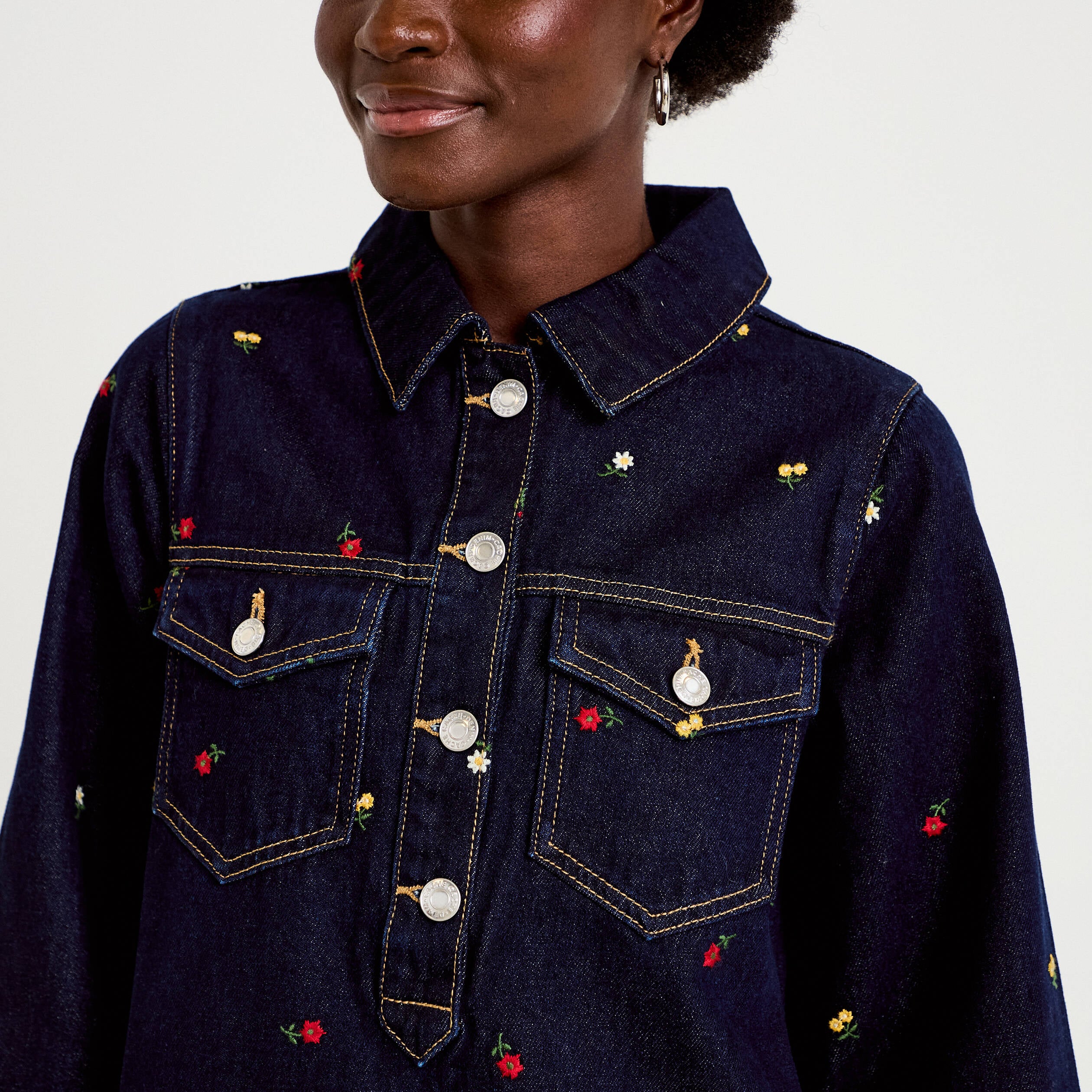 Robe courte droite en jean brod&eacute;e bleu marine femme