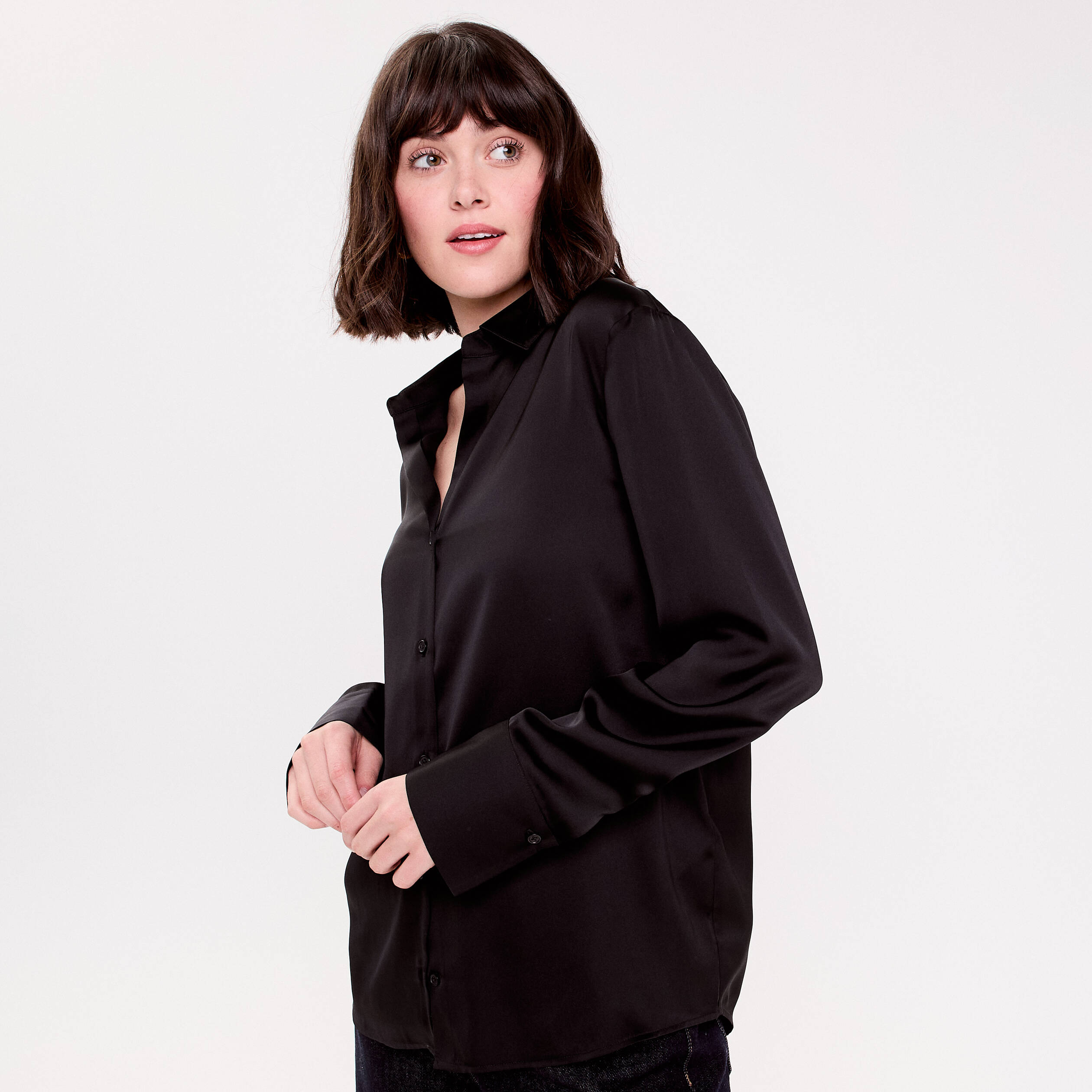 Chemise satin&eacute;e noir femme