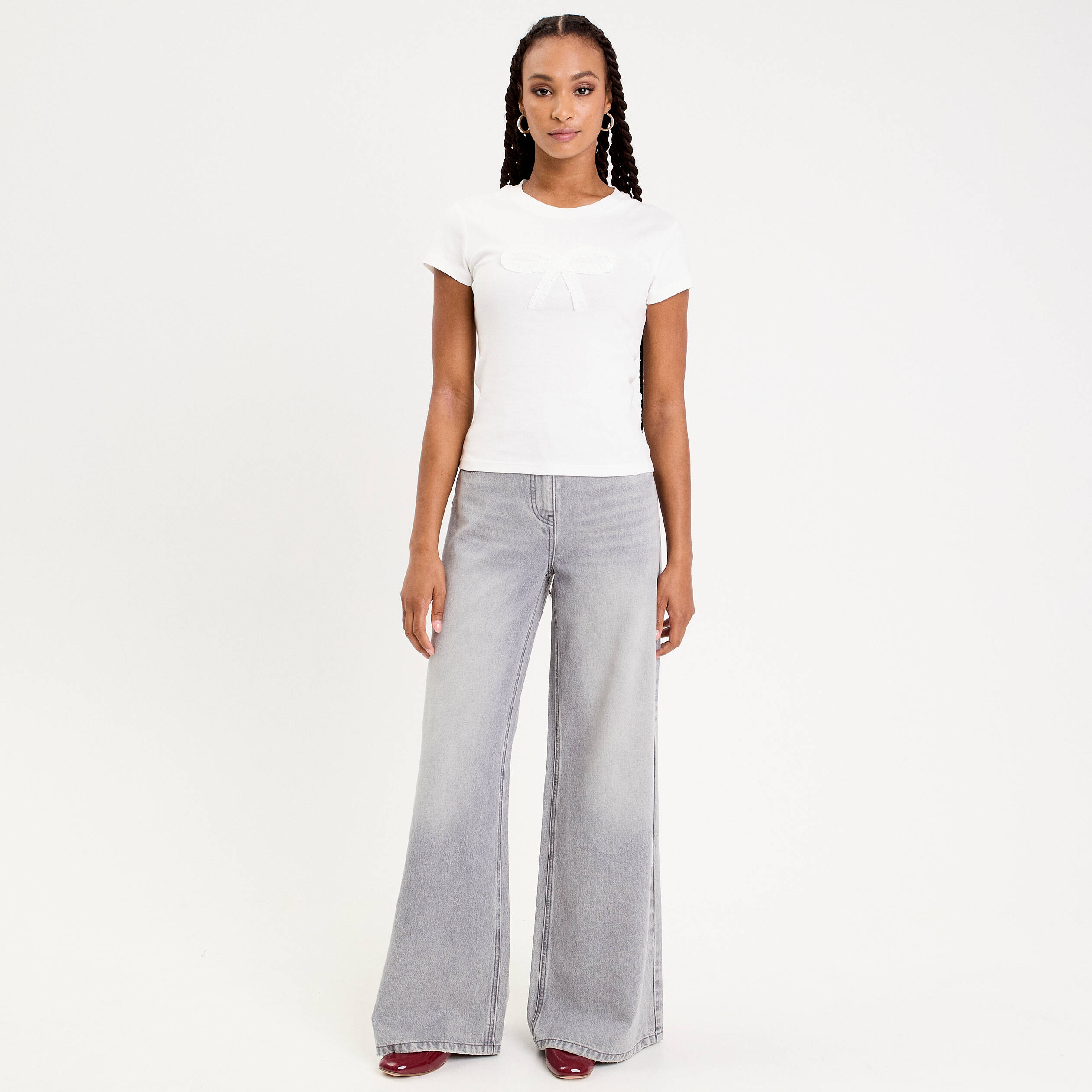 Haut Brodé BCBG Max Azria - Blanc, Taille S, Manches Longues, Neuf Avec Défaut Léger