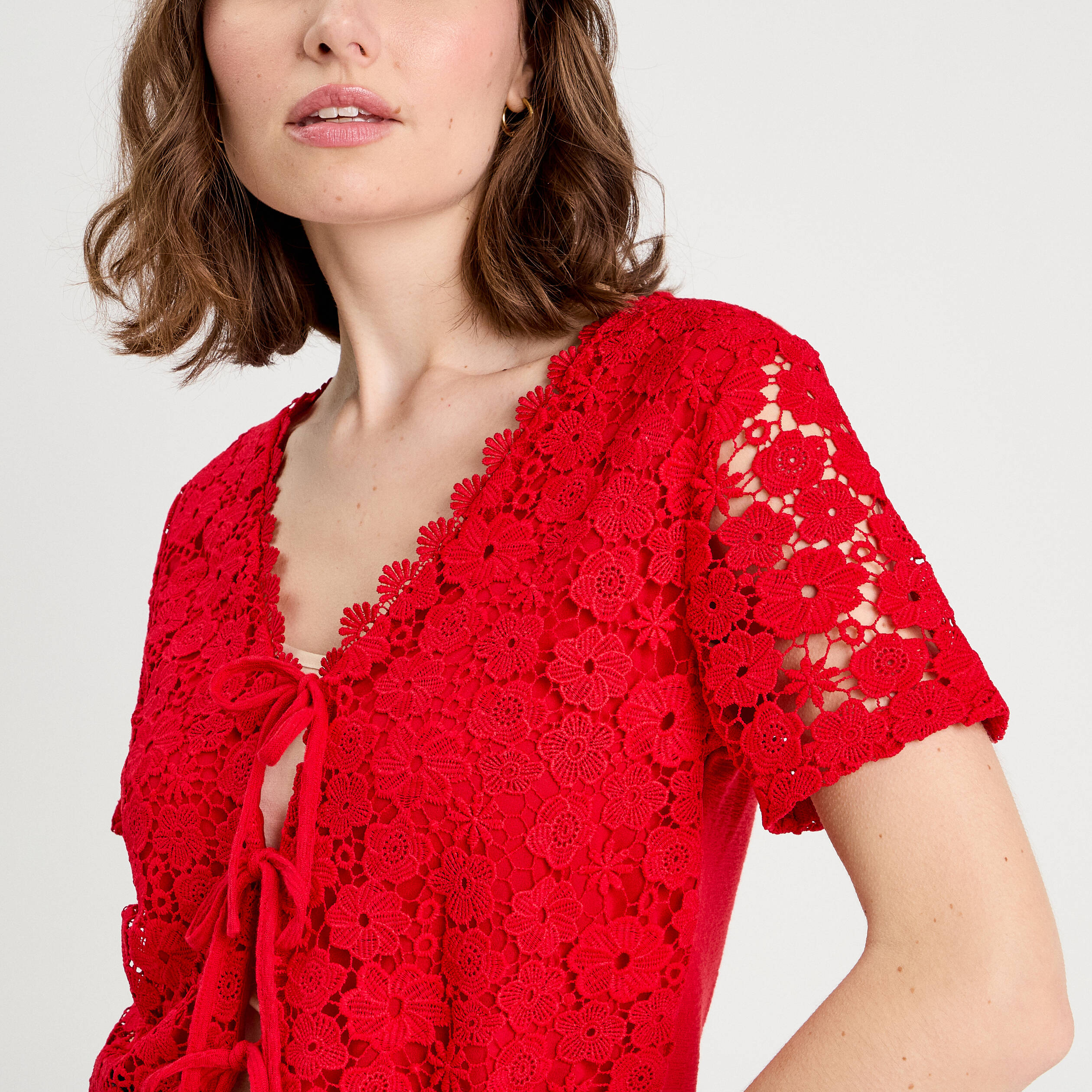 T-shirt nou&eacute; dentelle guipure rouge femme