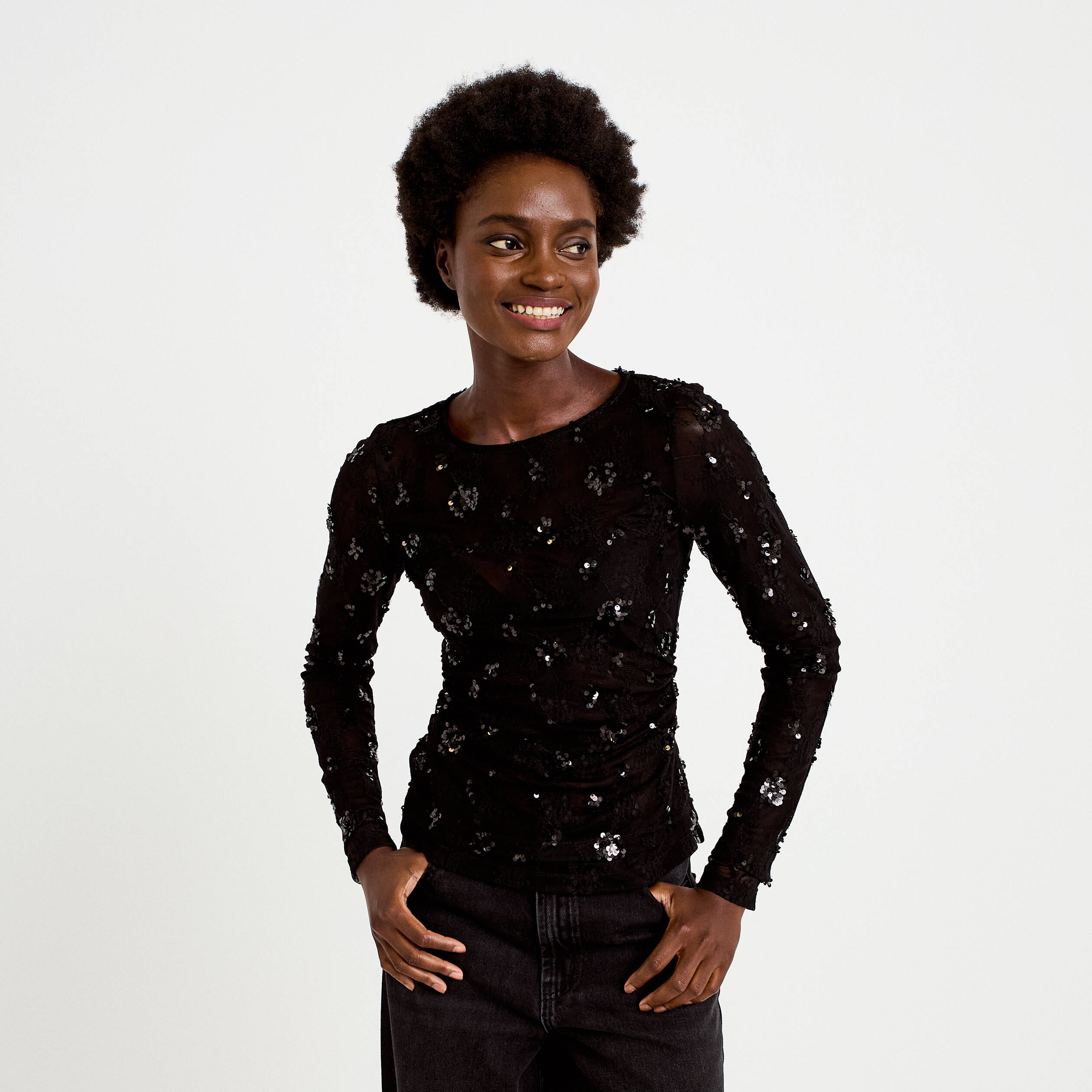 T-shirt ajust&eacute; col rond brod&eacute; perles noir femme