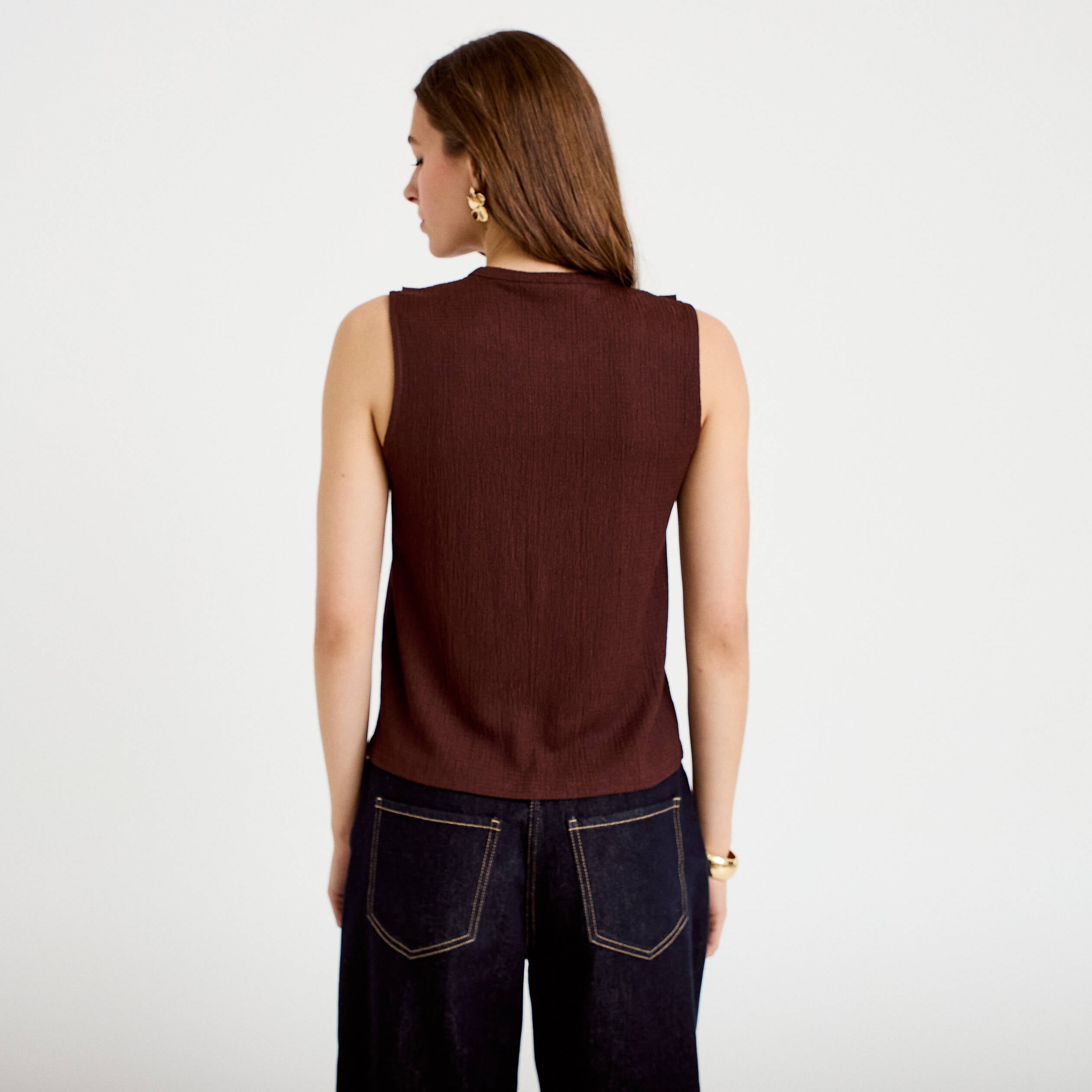 Blouse sans manches col v marron femme