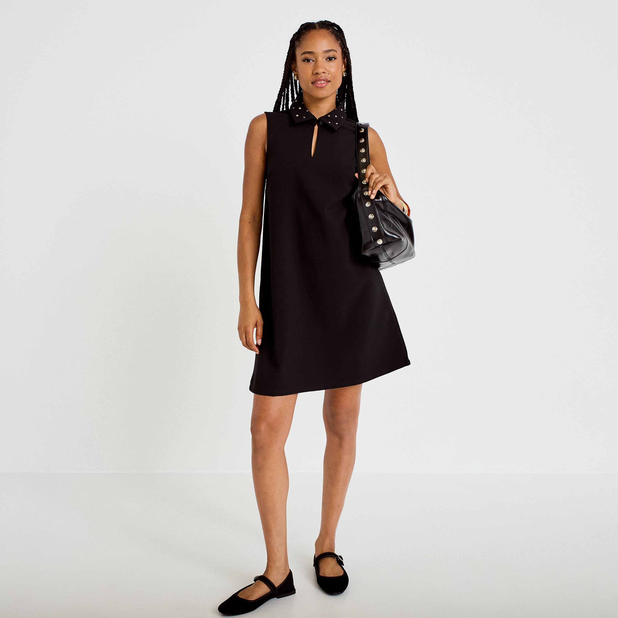 Robe droite courte col chemise clout&eacute;e noir femme