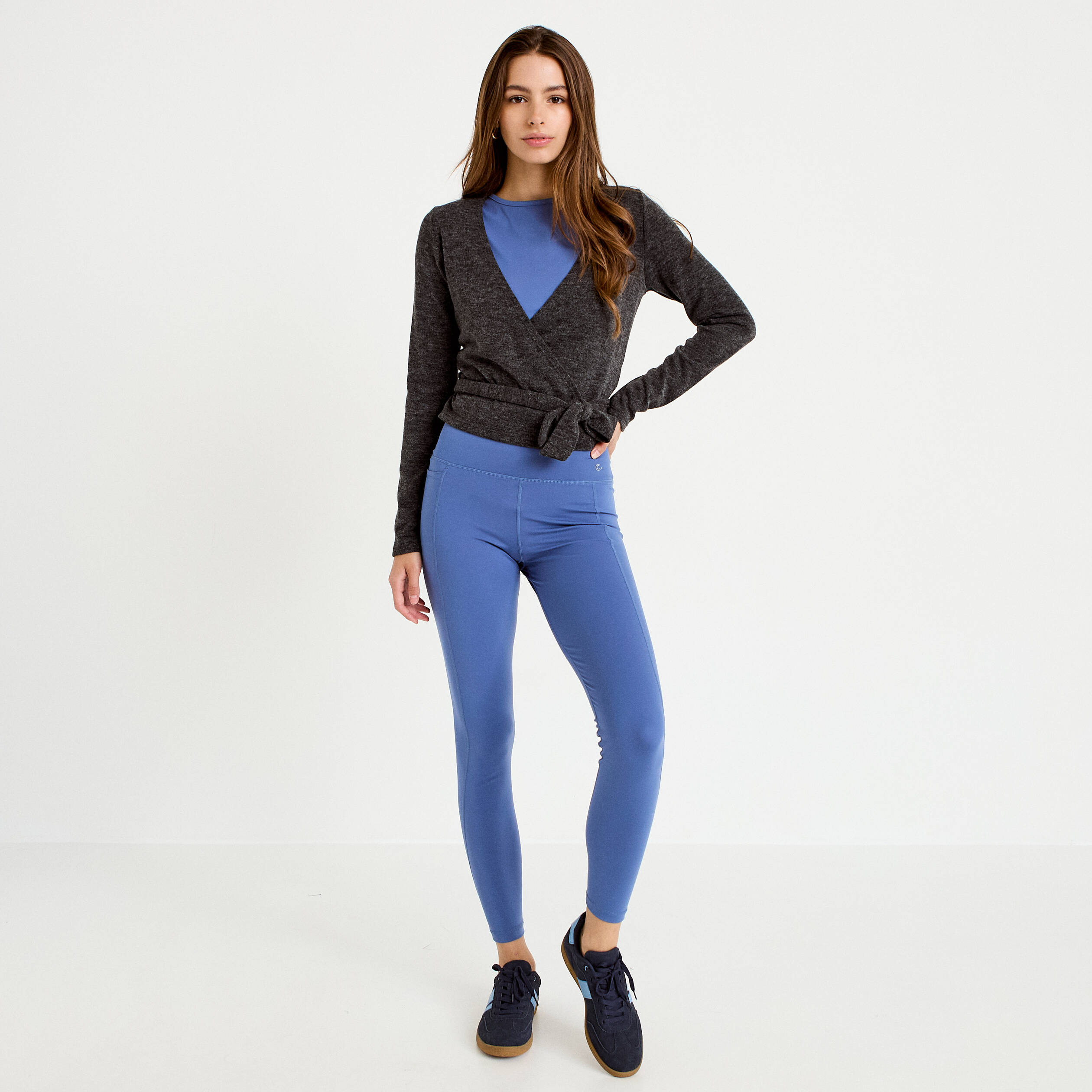 Cache-coeur droit manches longues gris fonc&eacute; femme
