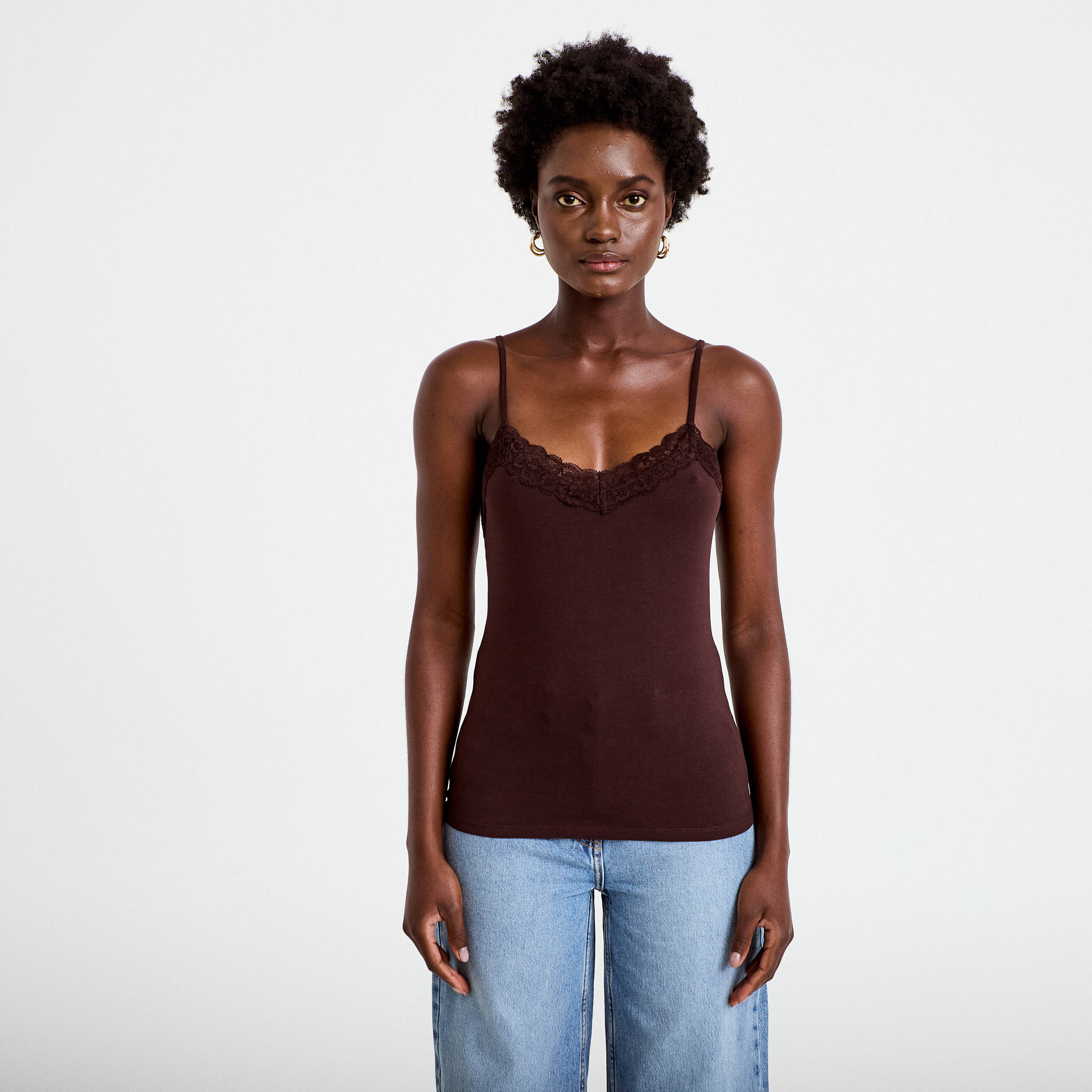 D&eacute;bardeur ajust&eacute; d&eacute;collet&eacute; dentelle marron femme