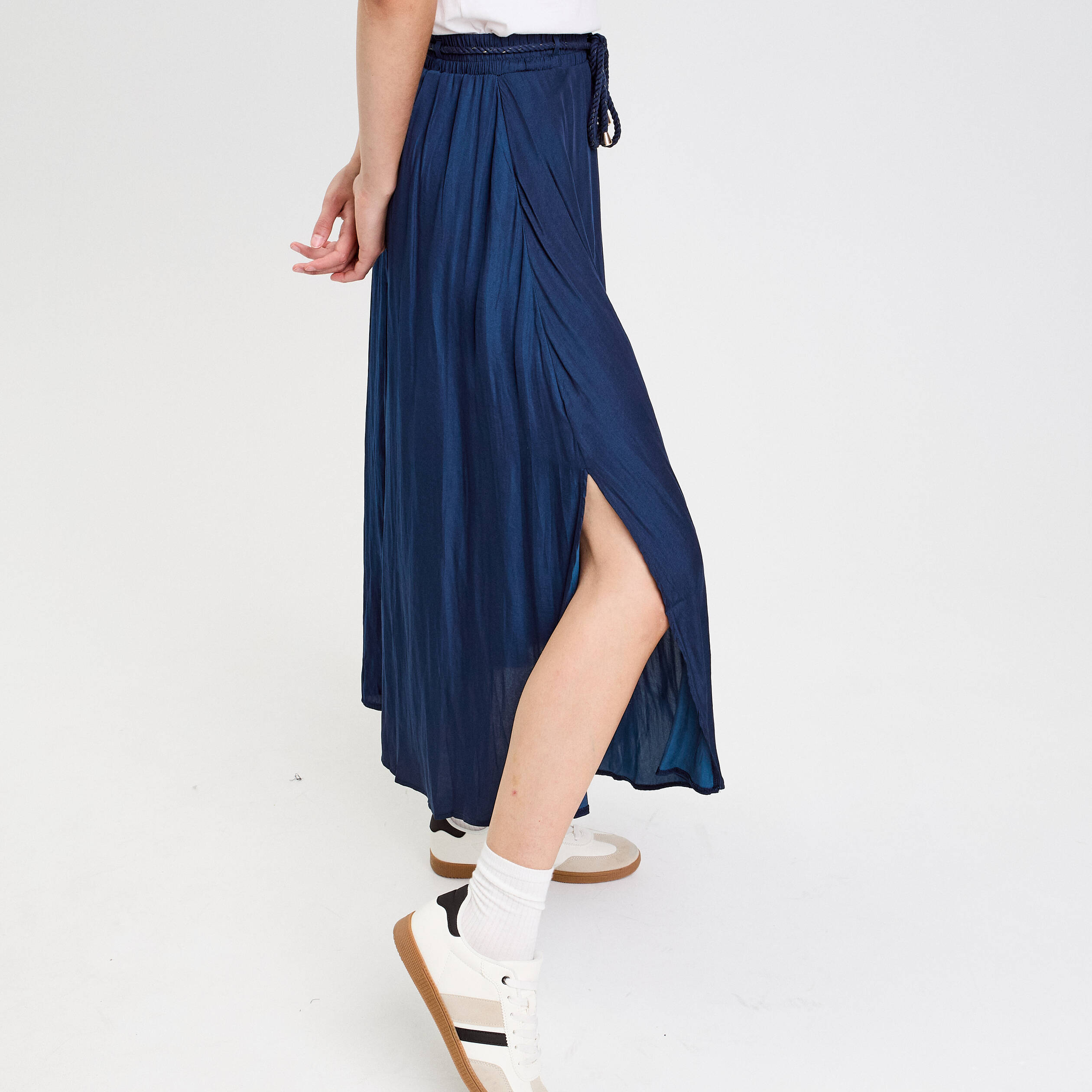 jupe longue evasee satin bleu marine femme Jupe longue évasée satin bleu marine femme
