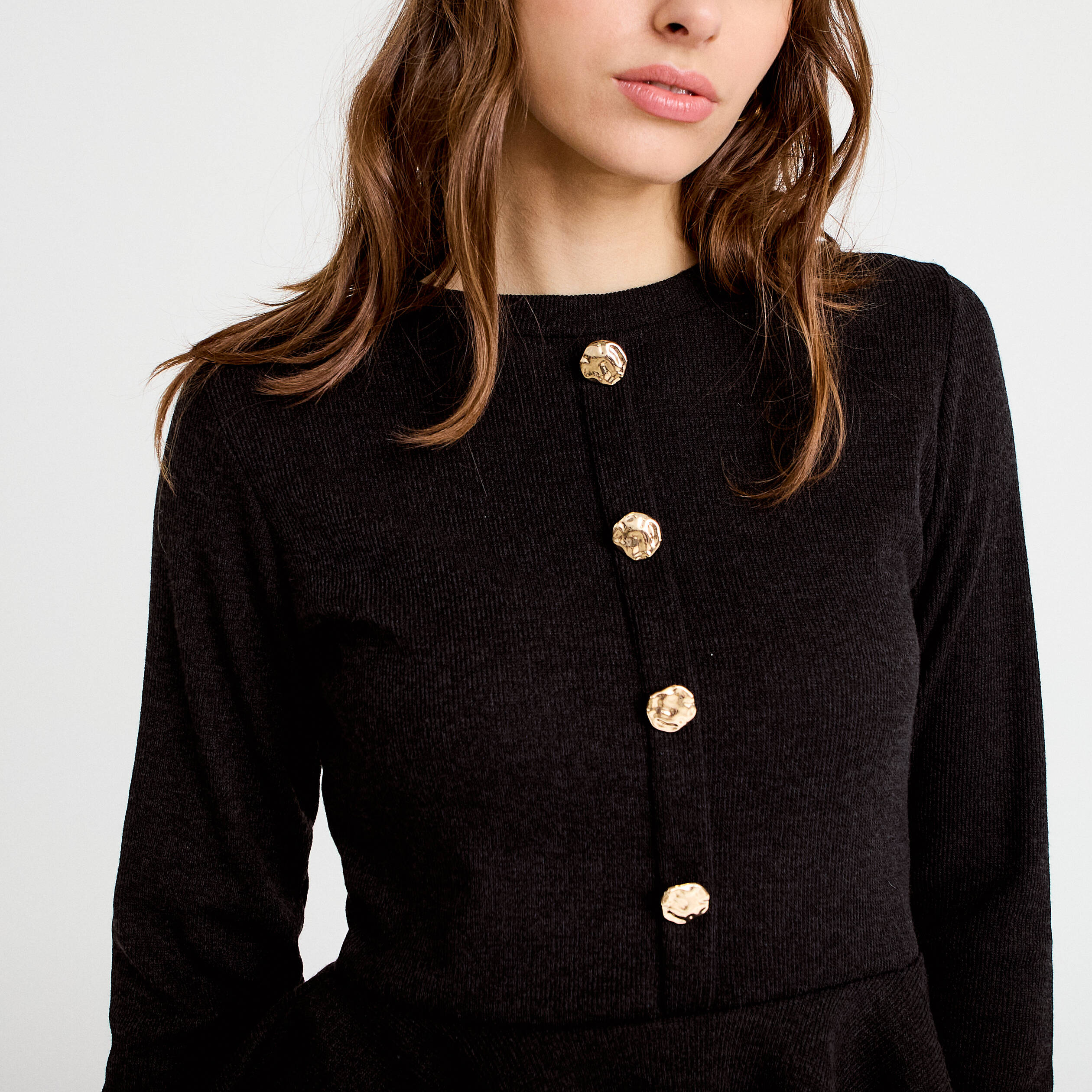 Pull p&eacute;plum avec boutons noir femme