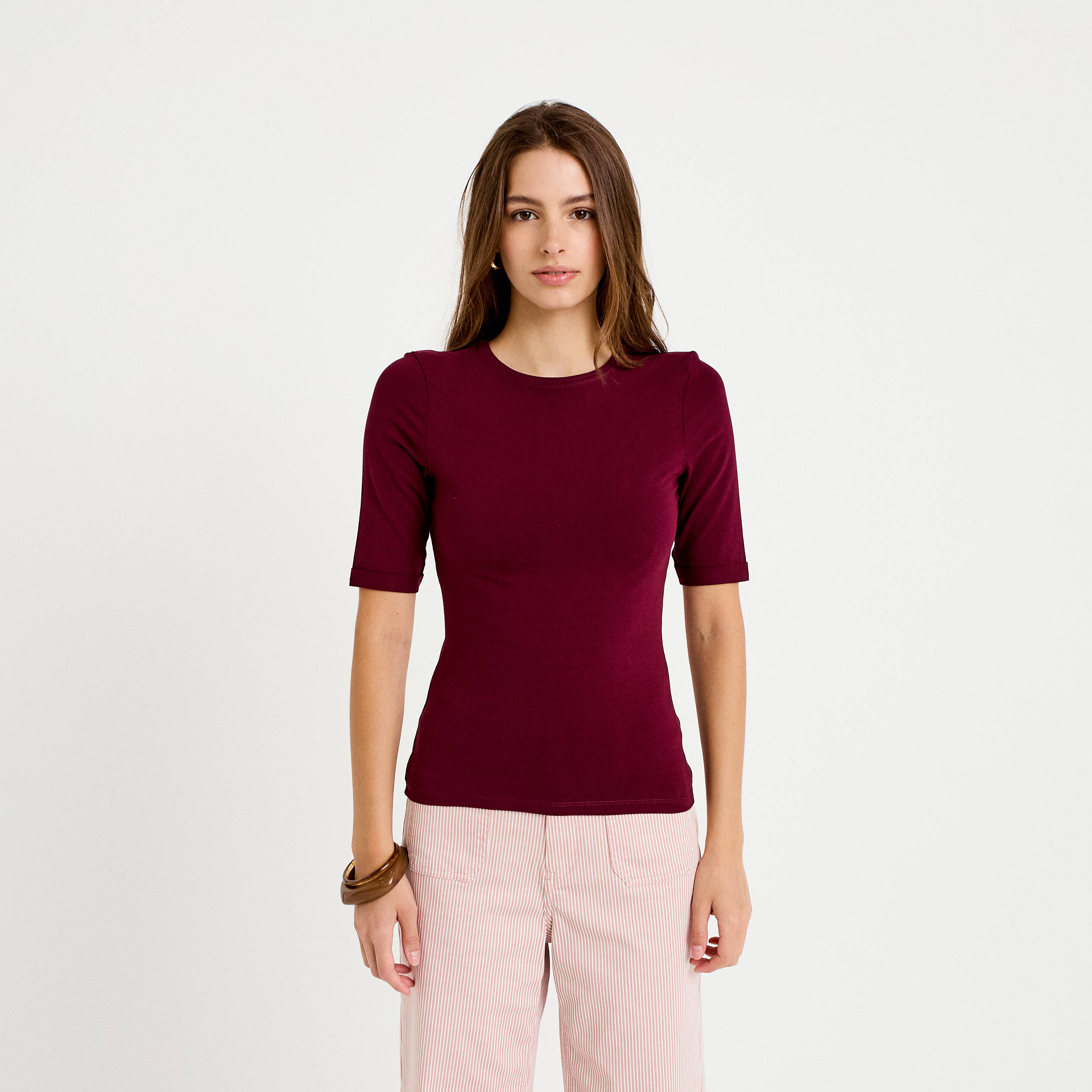 T-shirt ajust&eacute; col rond manches courtes bordeaux femme