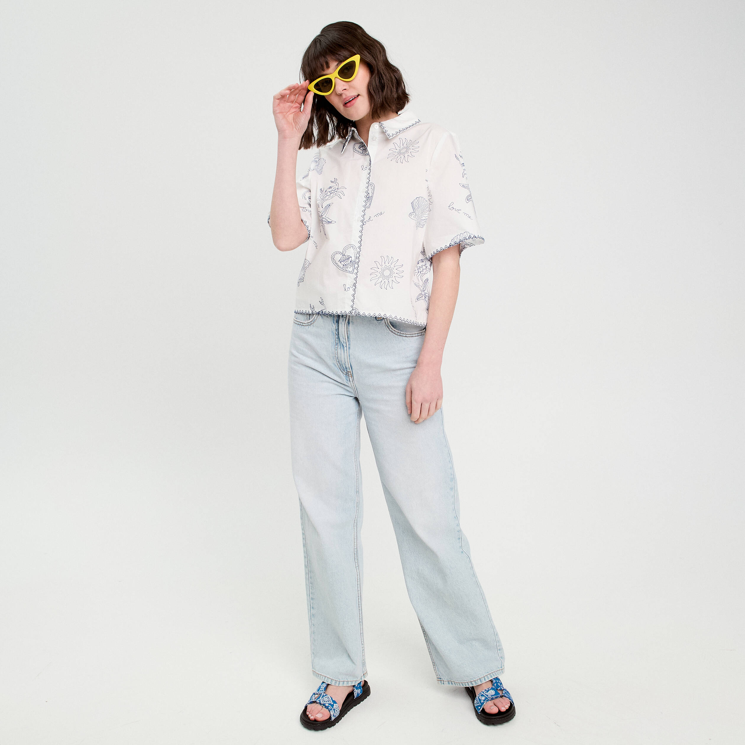 Chemise manches courtes brod&eacute;e bleu marine femme