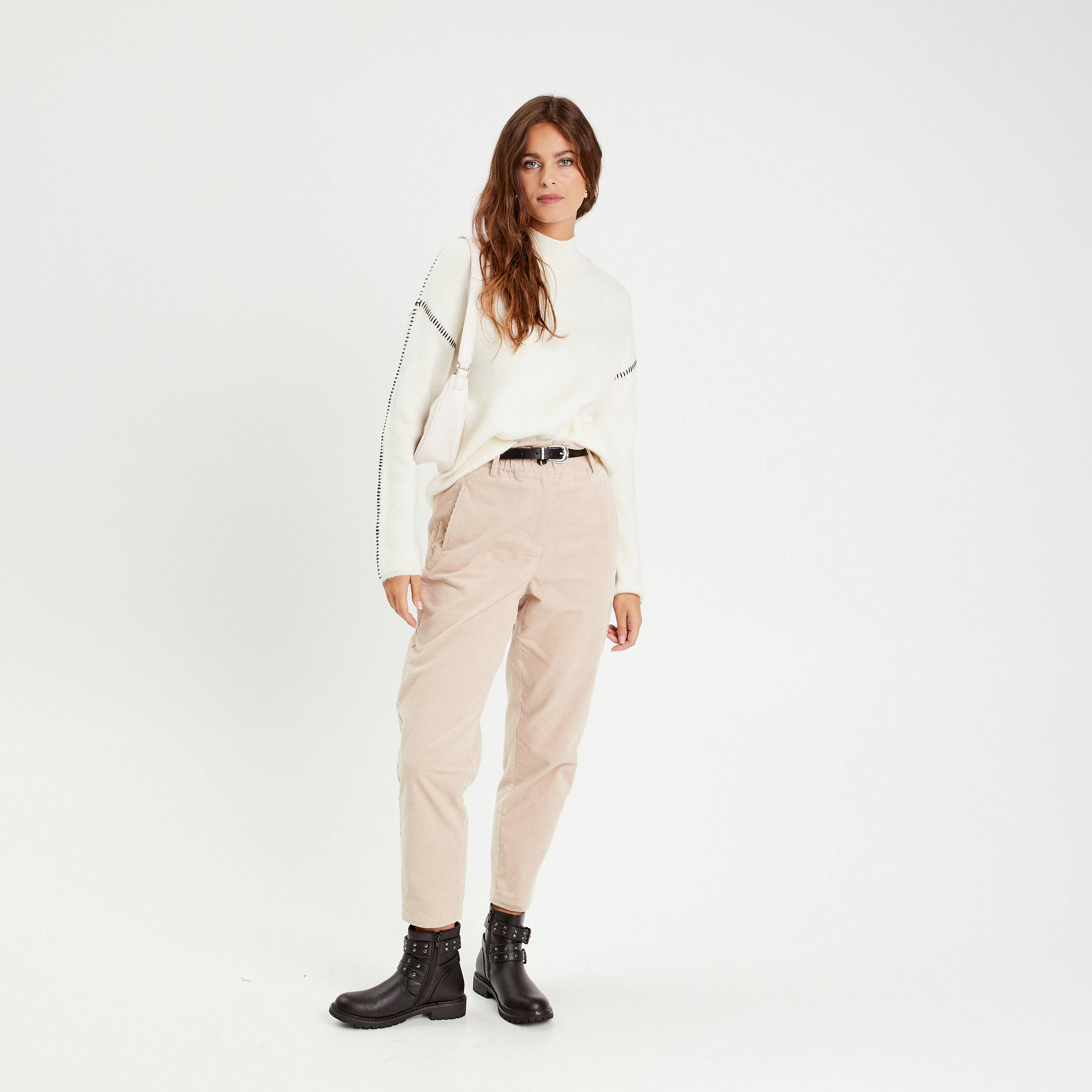 Pull brod&eacute; col montant ecru femme