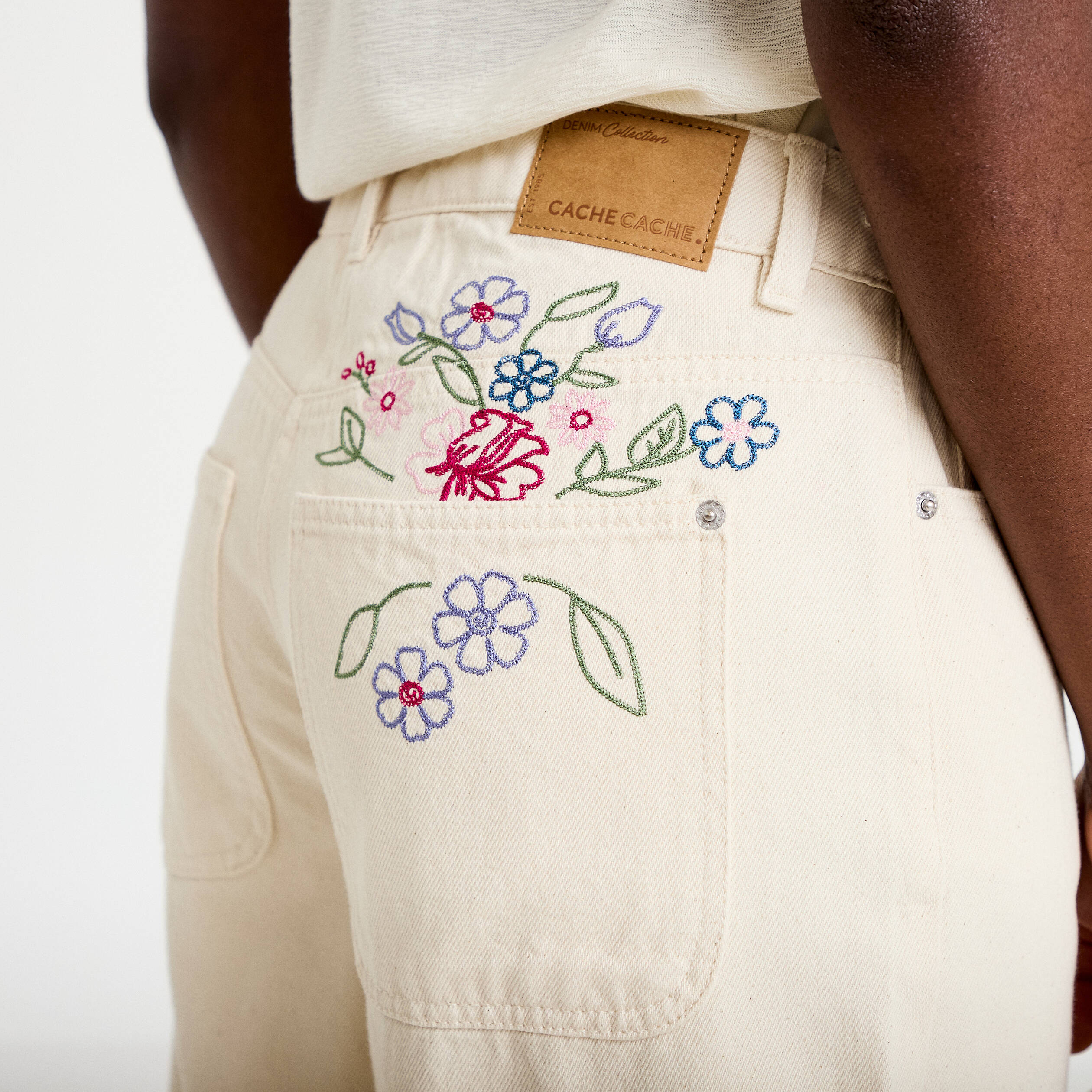 Pantalon barrel broderie taille basse ecru femme