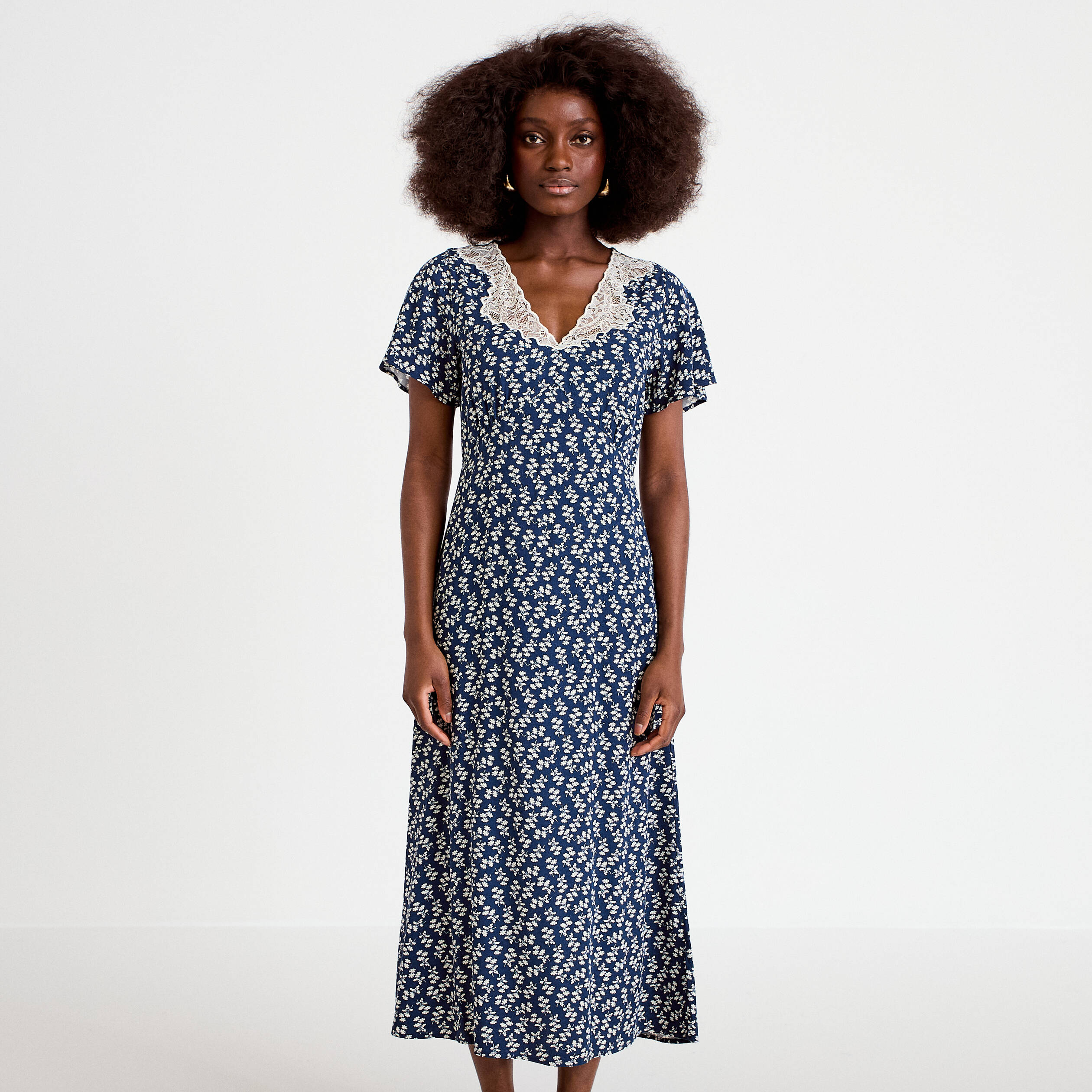 Robe longue &eacute;vas&eacute;e col v dentelle bleu marine femme