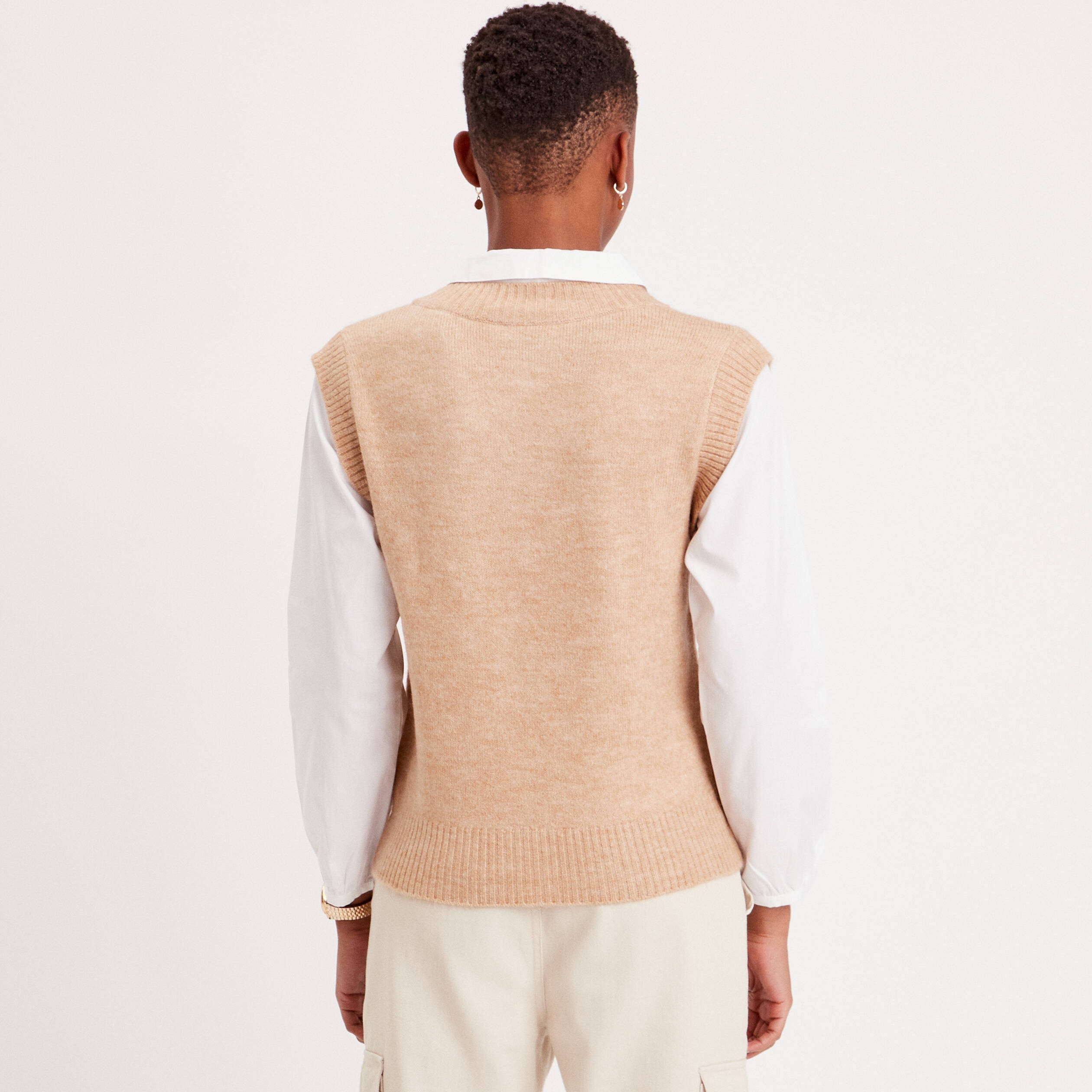 Pull beige col v femme sale