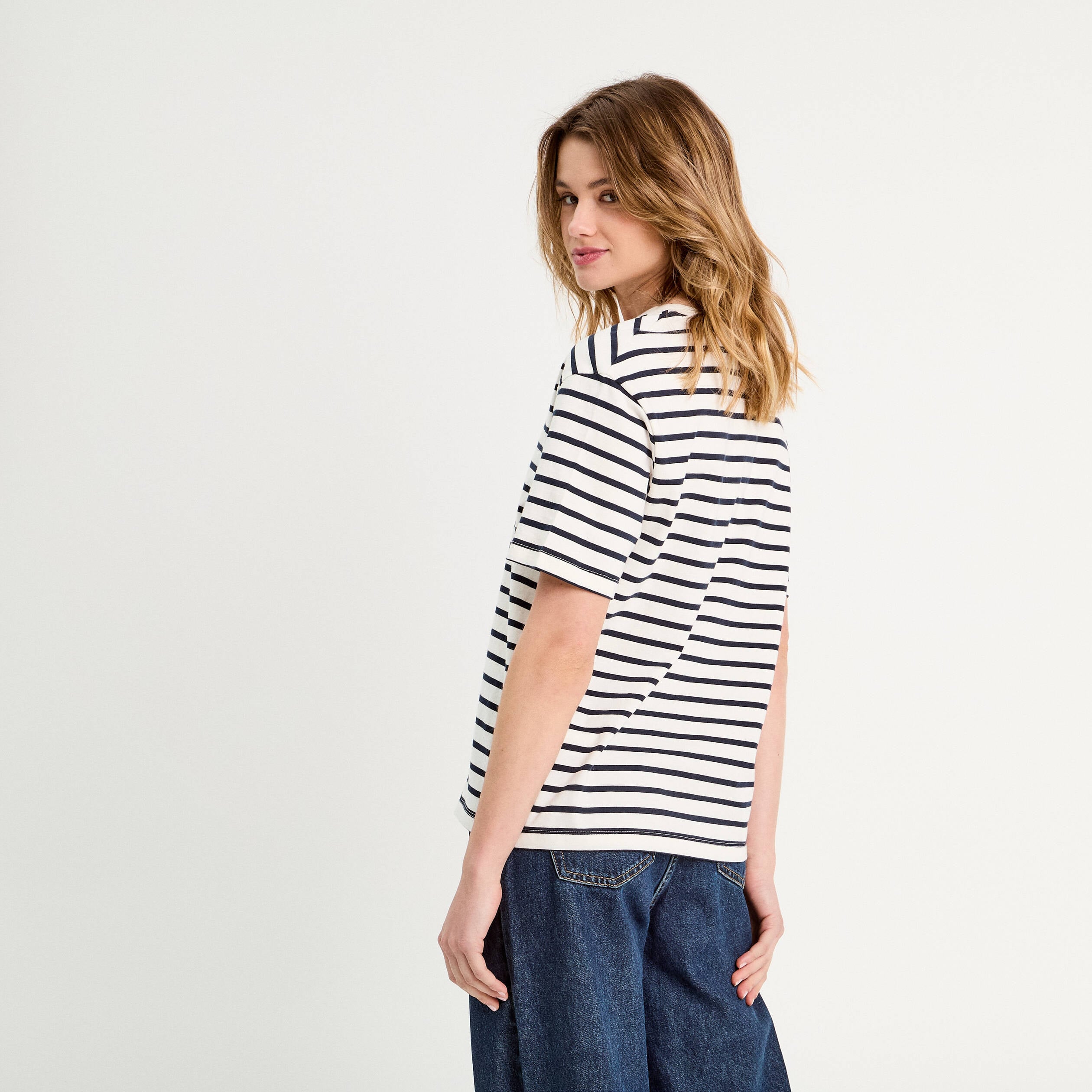 T-shirt oversize col en V bleu fonc&eacute; femme