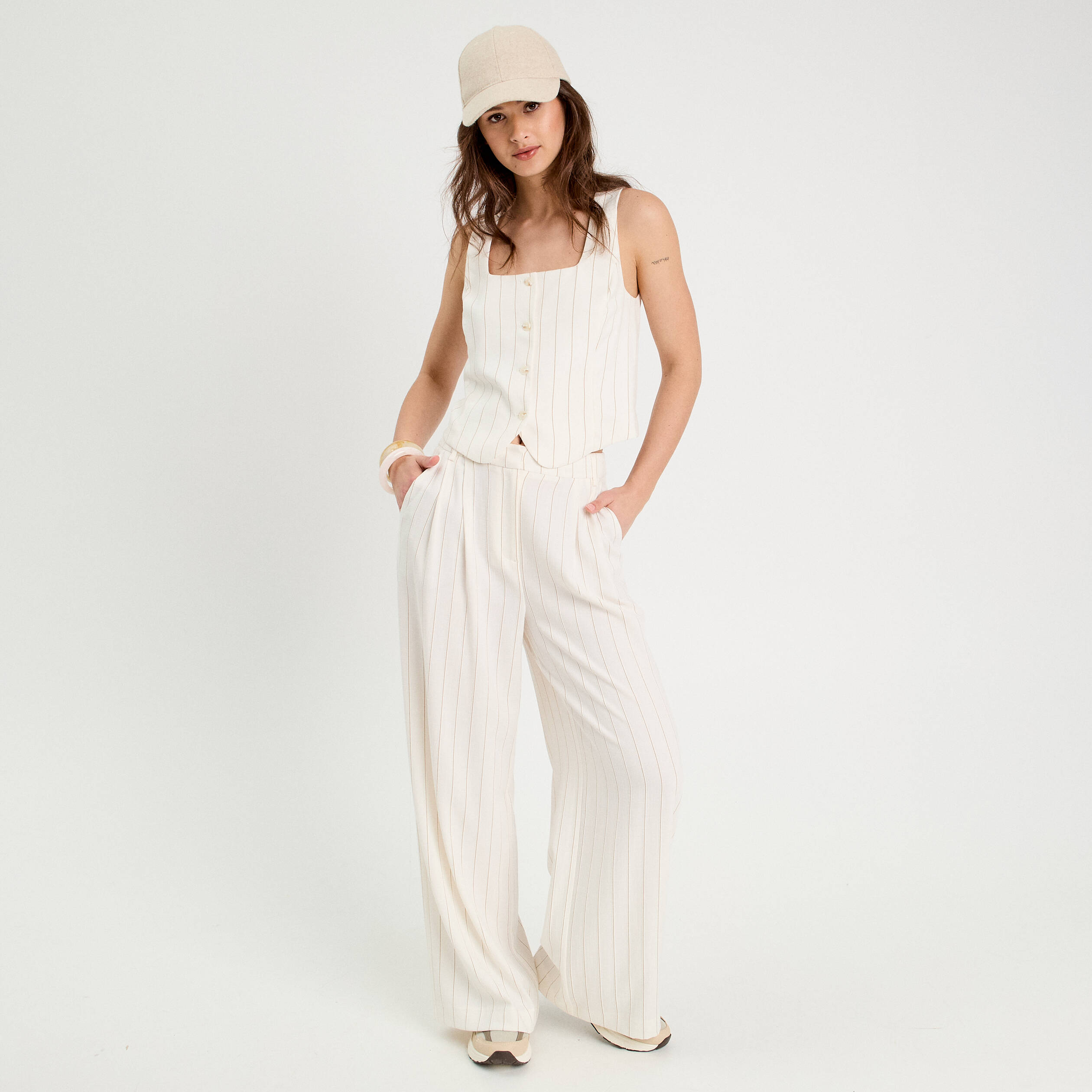 pantalon large avec plis blanc femme Pantalon large avec plis blanc femme