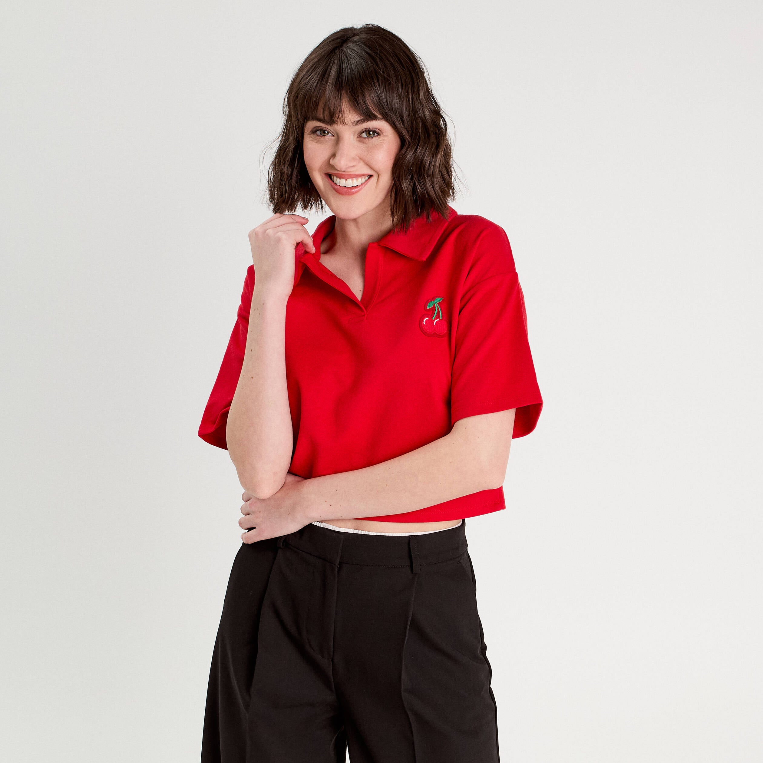 Polo avec patch brod&eacute; rouge femme