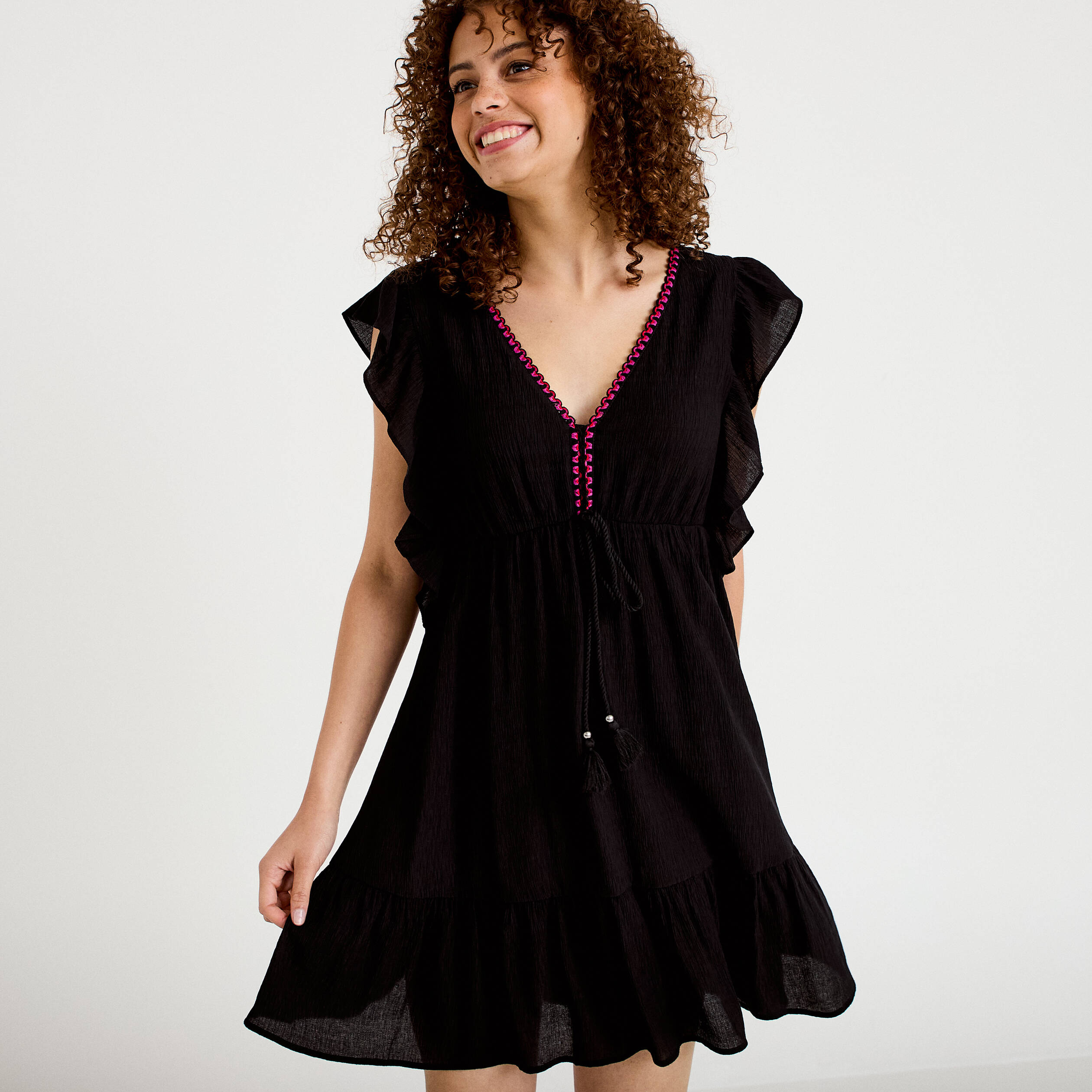Robe &eacute;vas&eacute;e cr&ecirc;pe col v manches courtes noir femme