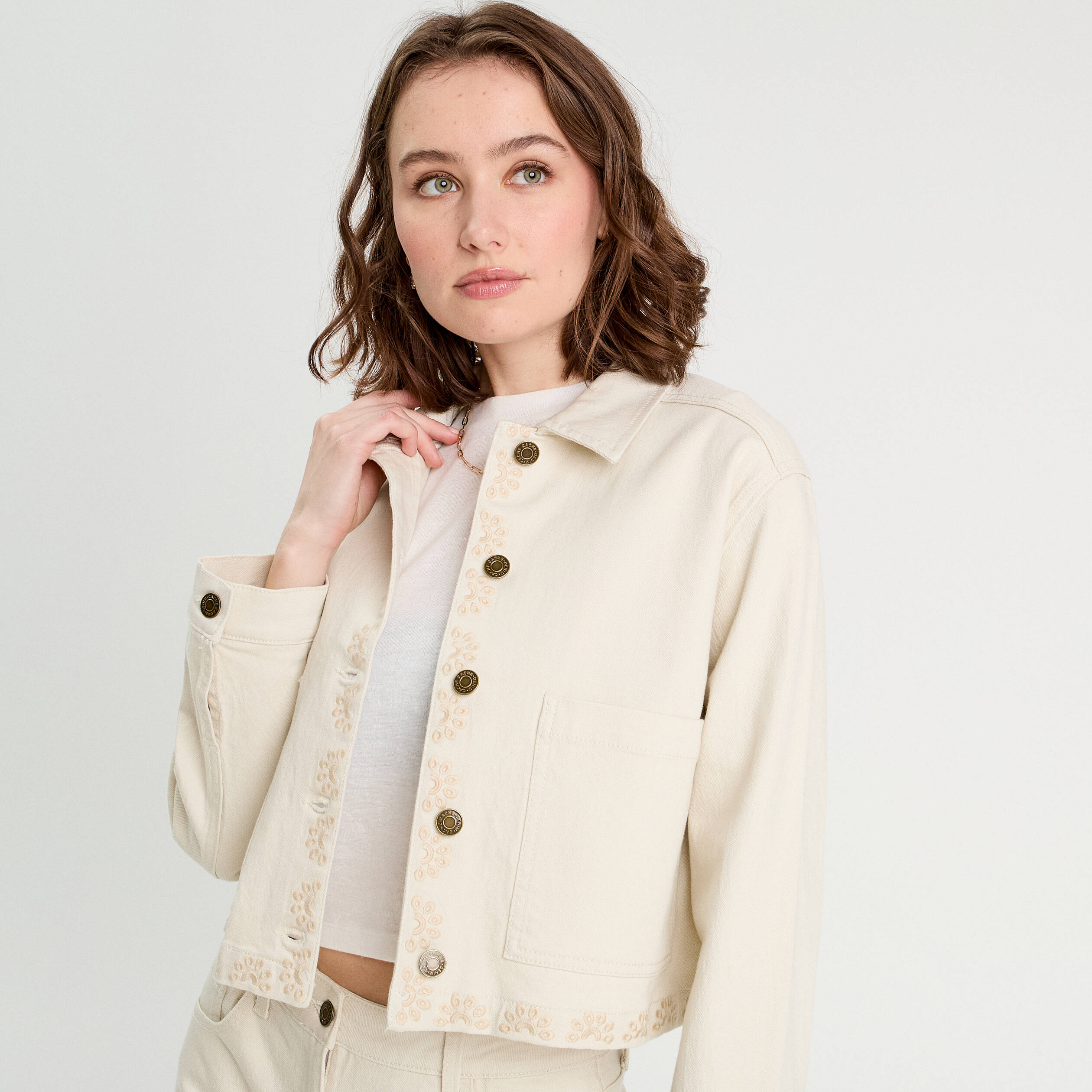 Veste brodée boutonnée ecru femme