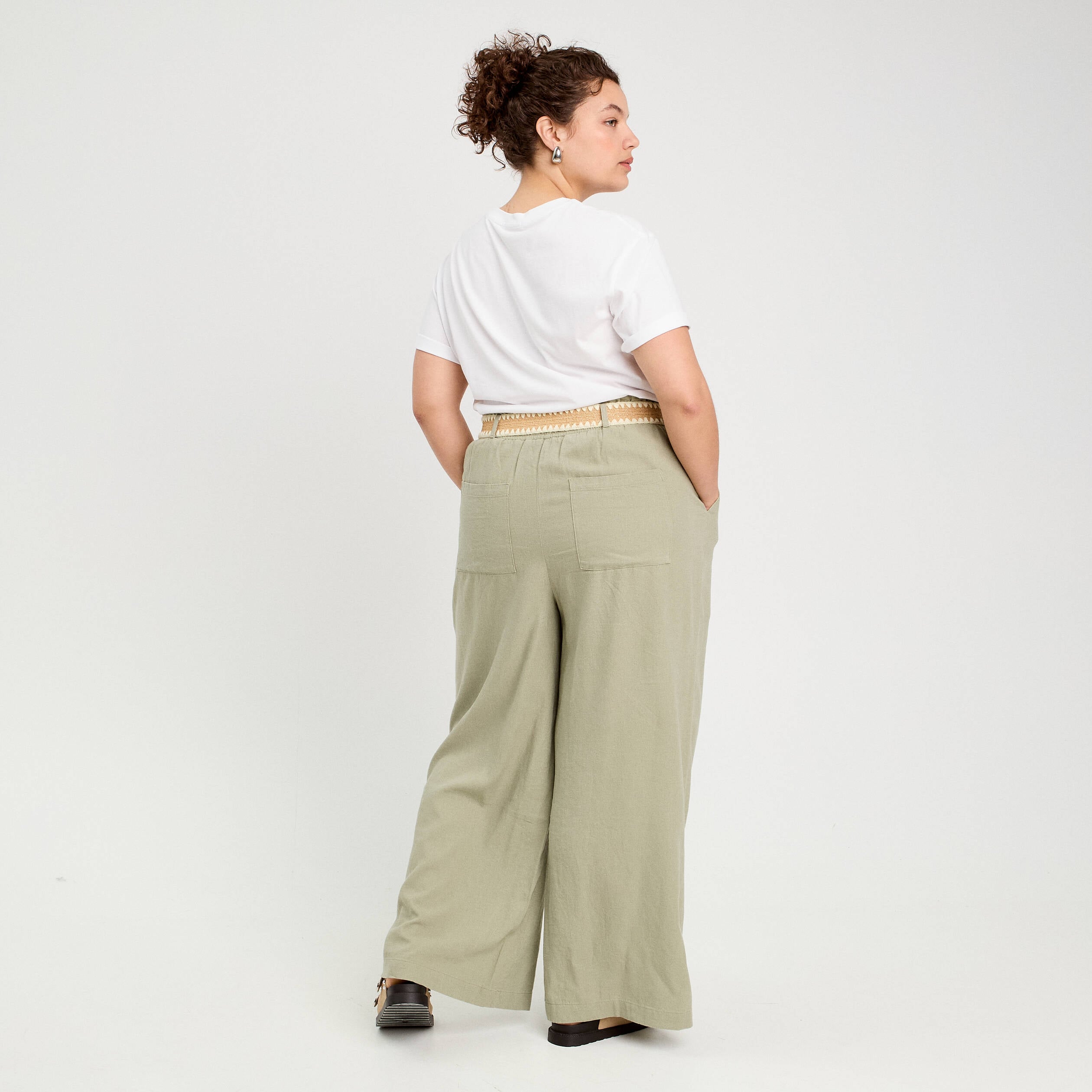 Pantalon large ceintur&eacute; contenant du lin vert kaki femme