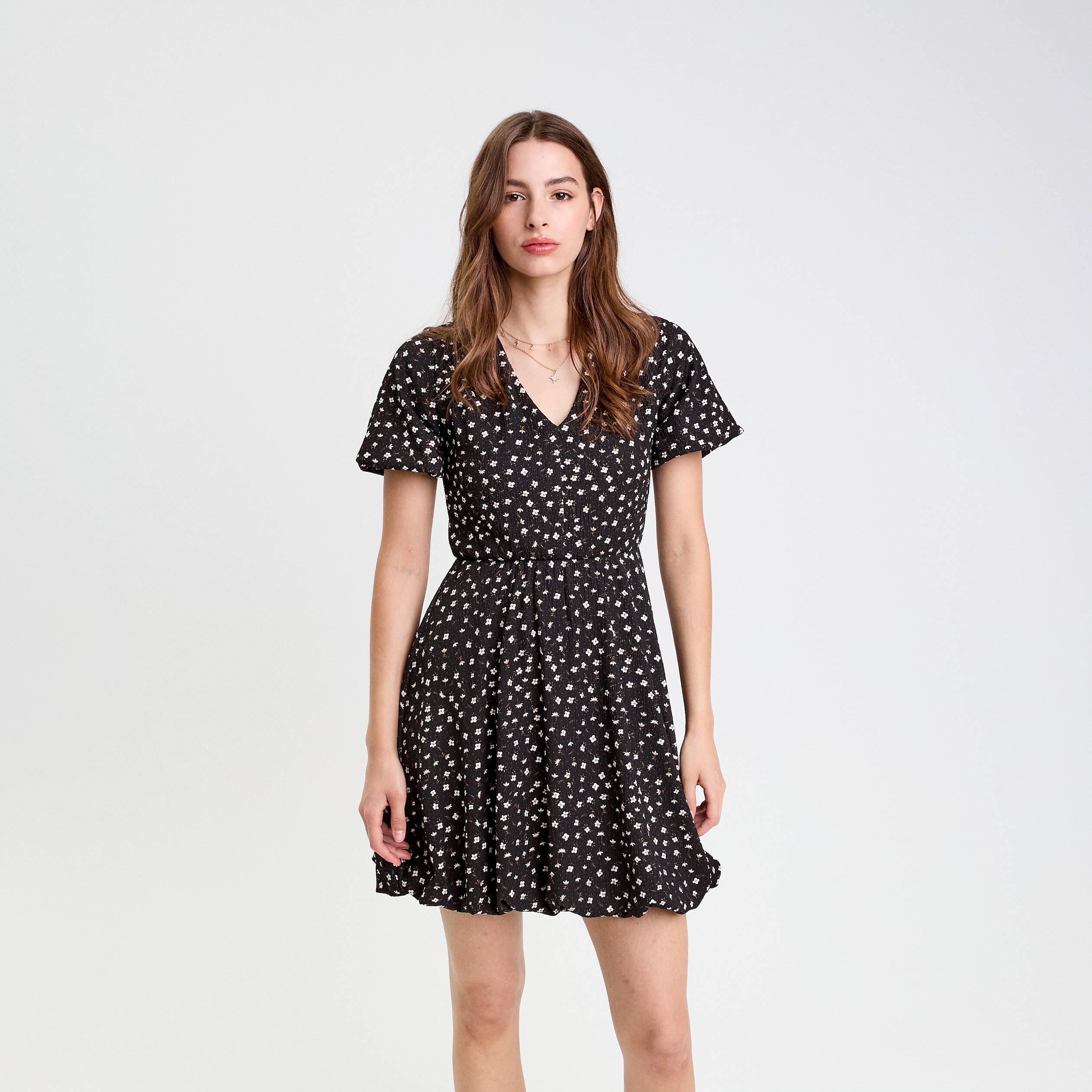 robe courte evasee col v manches courtes noir femme Robe courte évasée col v manches courtes noir femme